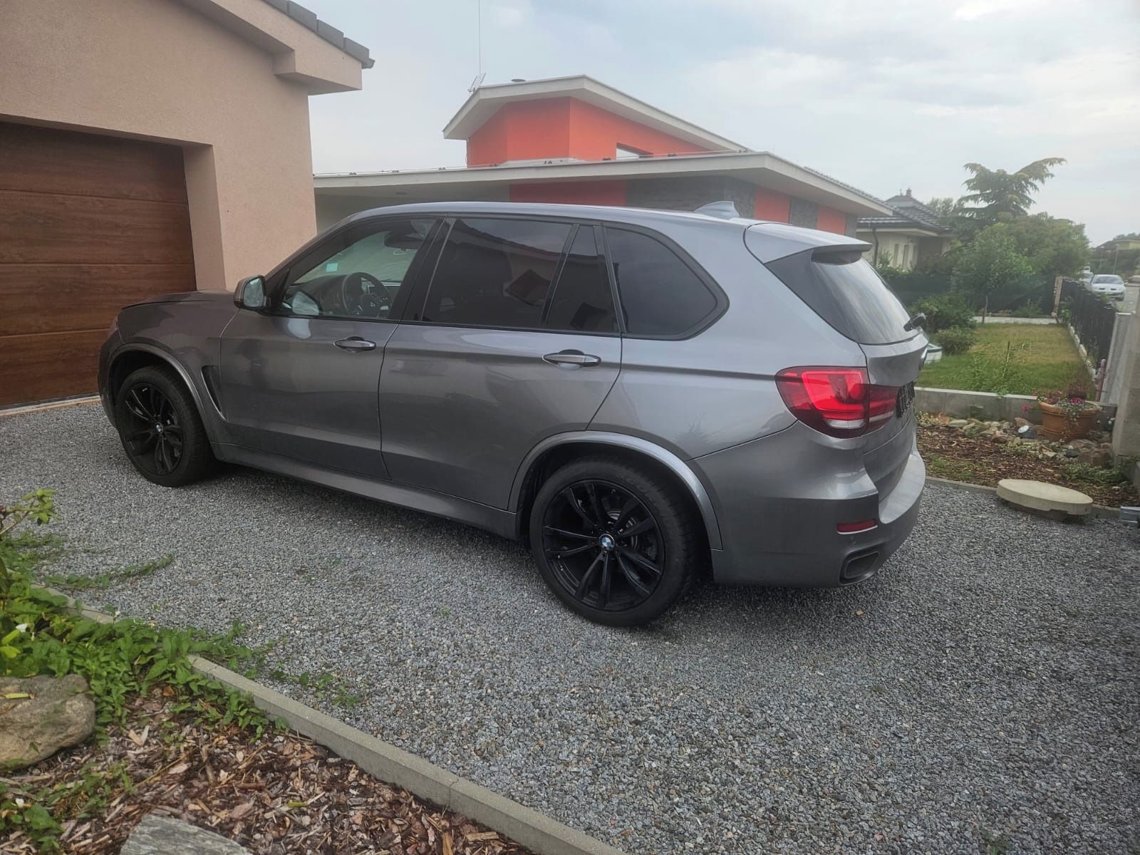 BMW X5, M50D,1MAJITEL NEBOURANÉ ser.k. - fotka 3