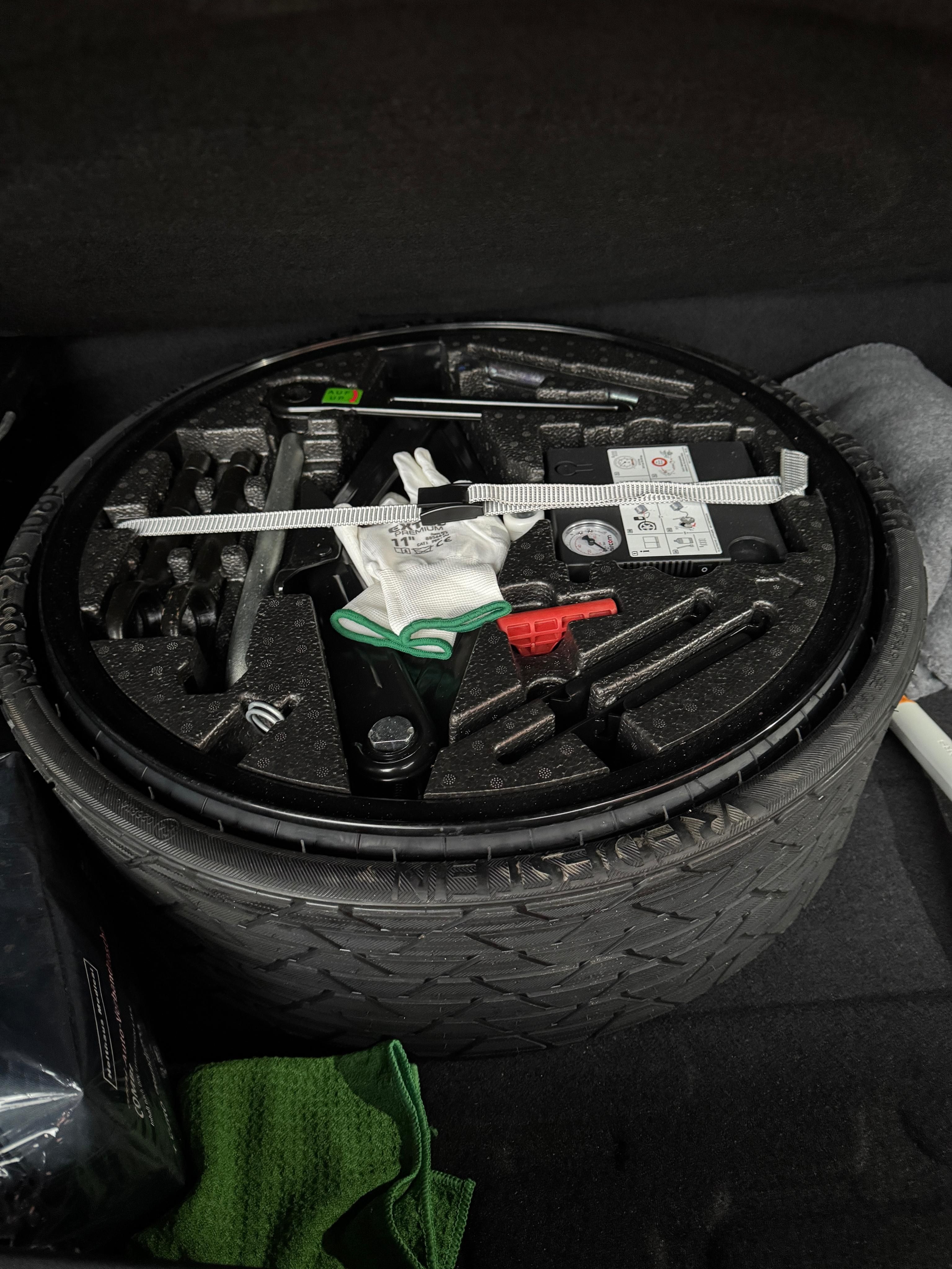 Volkswagen Touareg, vzduchový podvozek, originál t - fotka 6