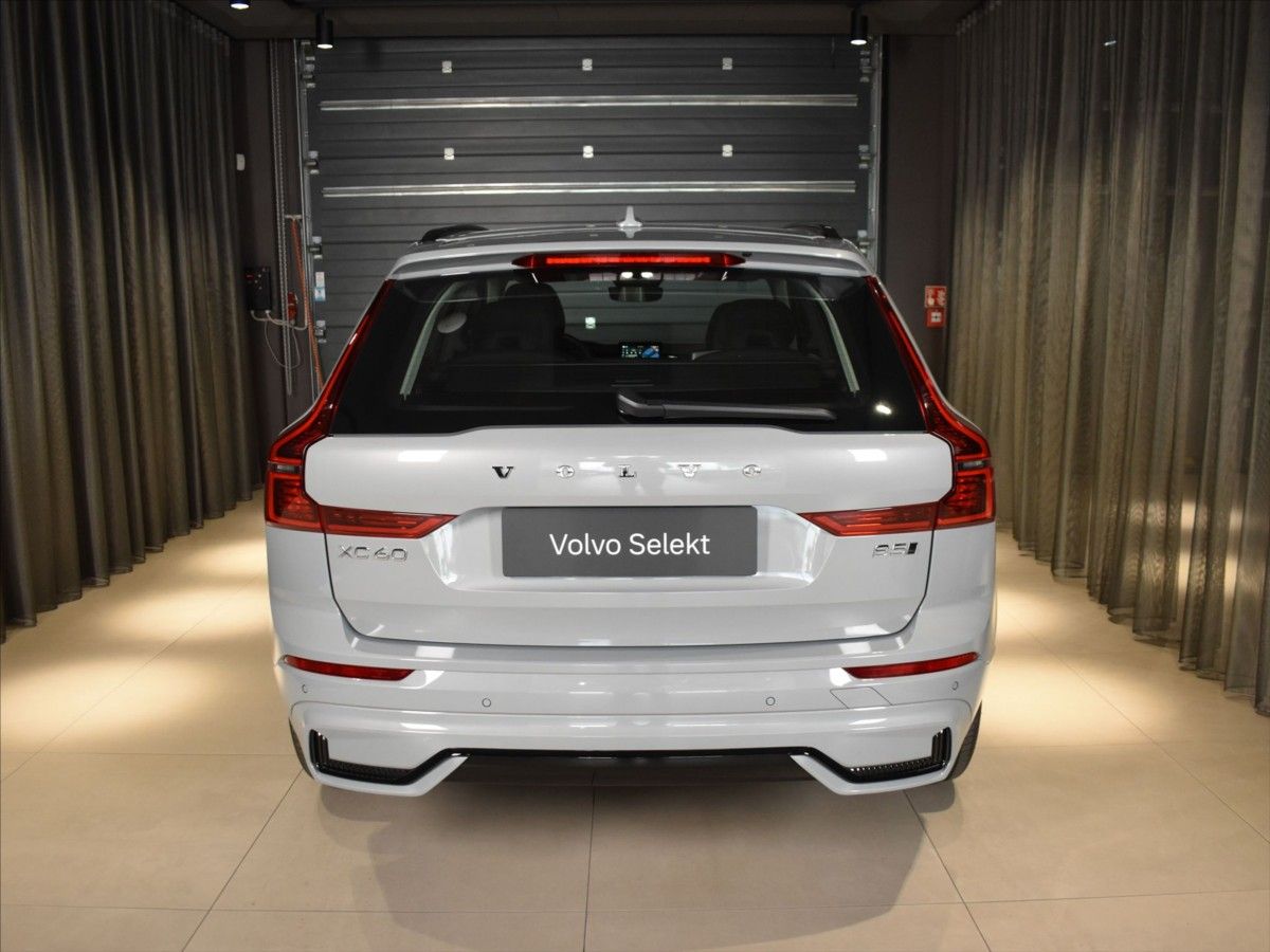 Volvo XC60, 2,0 B5 AWD PLUS BLIS,Bezklíč - fotka 5