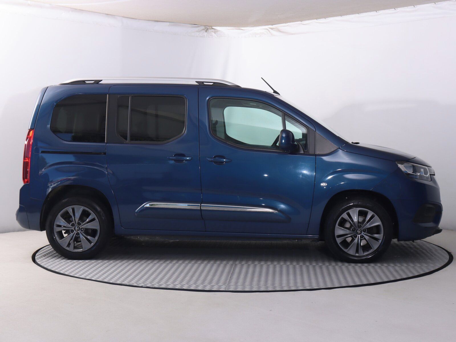 Toyota Proace City Verso, 1.5 D-4D, Family, 5Míst, ČR - fotka 6