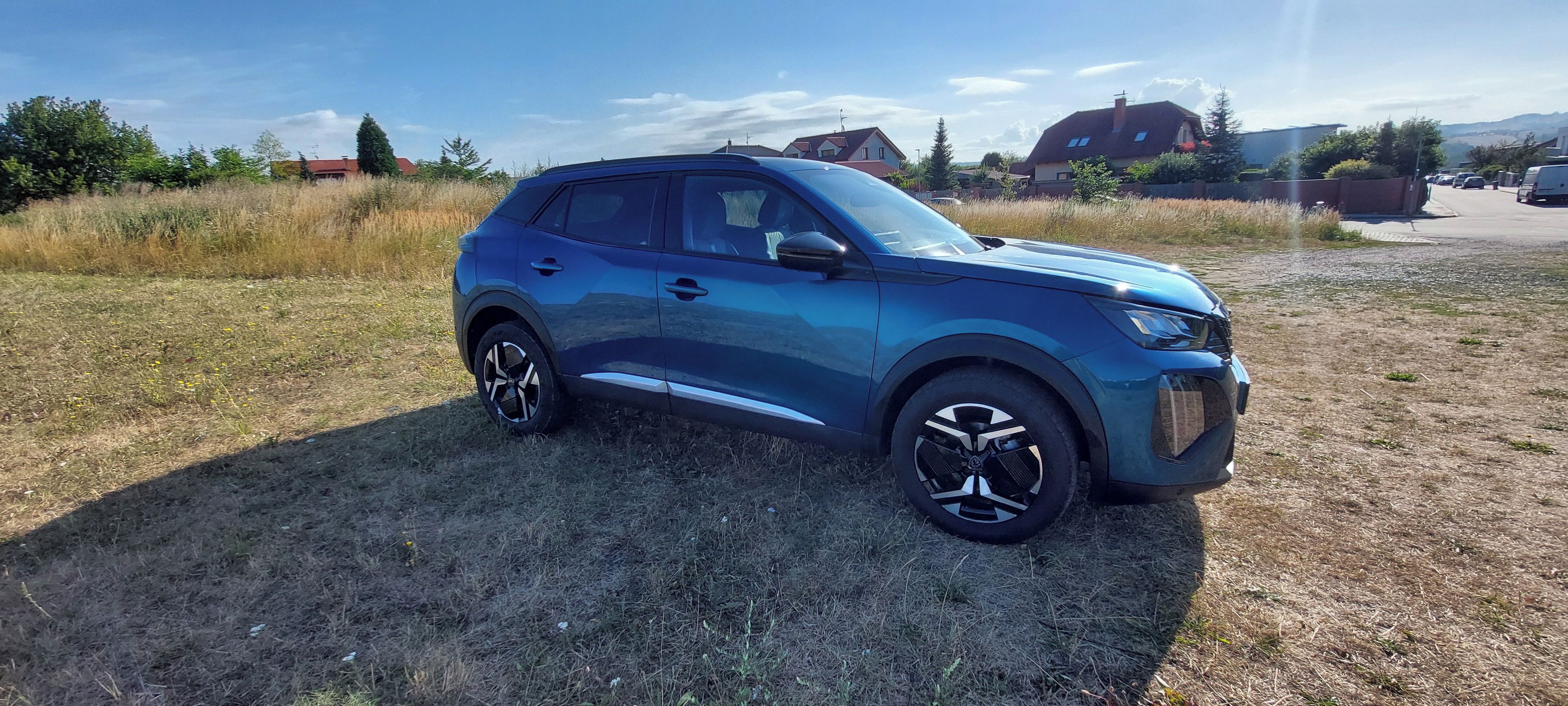 Peugeot 2008, ALLURE Pack 1.2 benzín - fotka 4