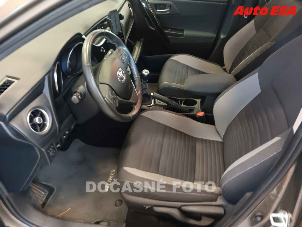 Toyota Auris, 1.6i - fotka 3