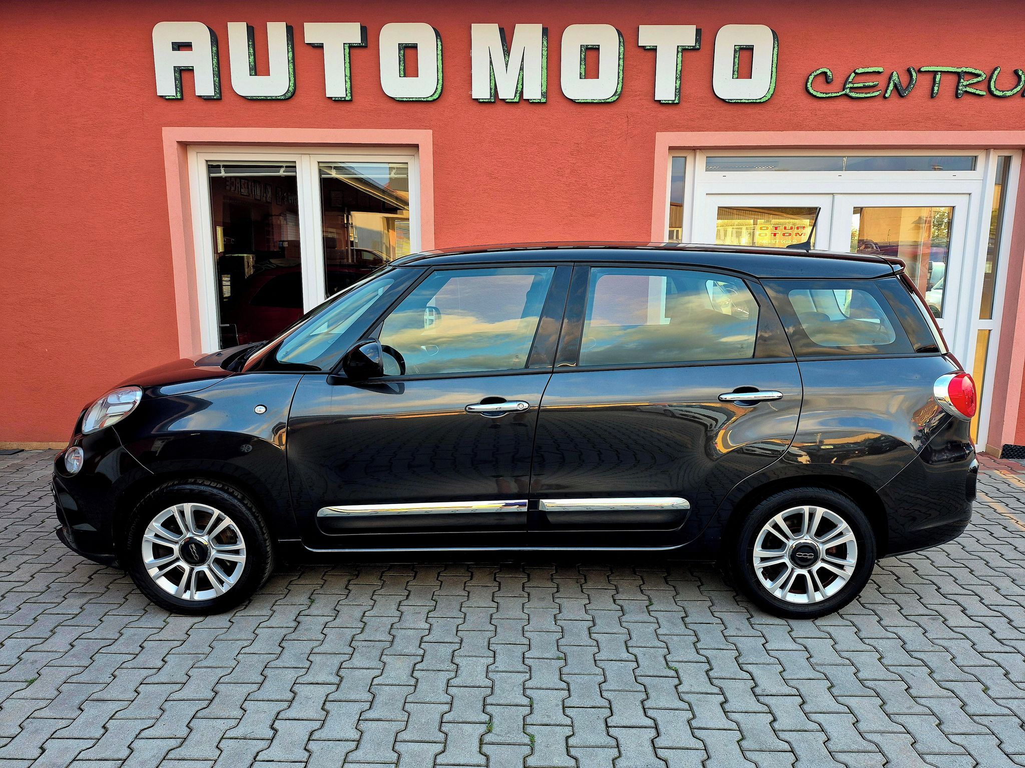 Fiat 500L, 1.6 JTDM Lounge 88kw 7míst (OD - fotka 2