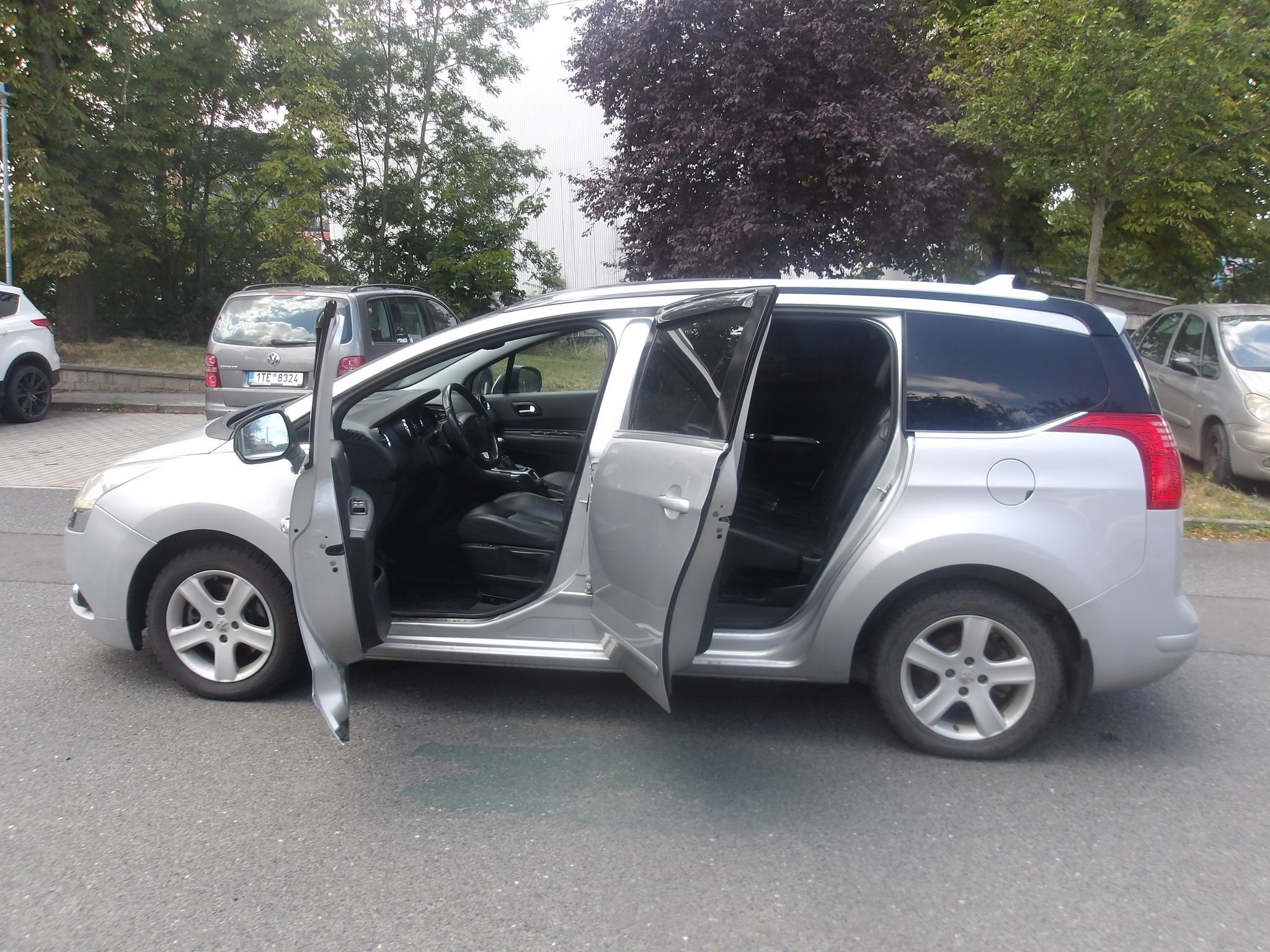 Peugeot 5008, 1,6i KŮŽE, PĚKNÝ ! - fotka 2