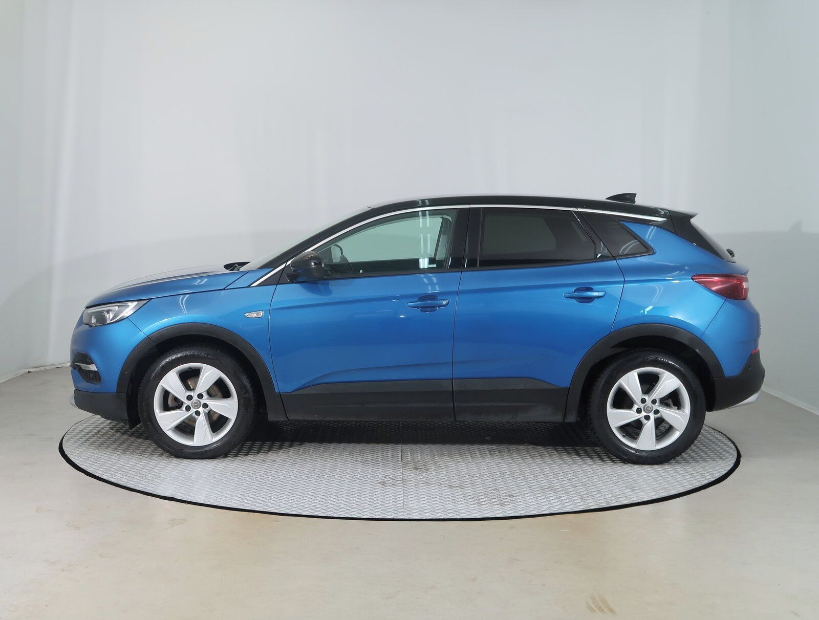 Opel Grandland X, 1.2 Turbo, Kůže - fotka 3