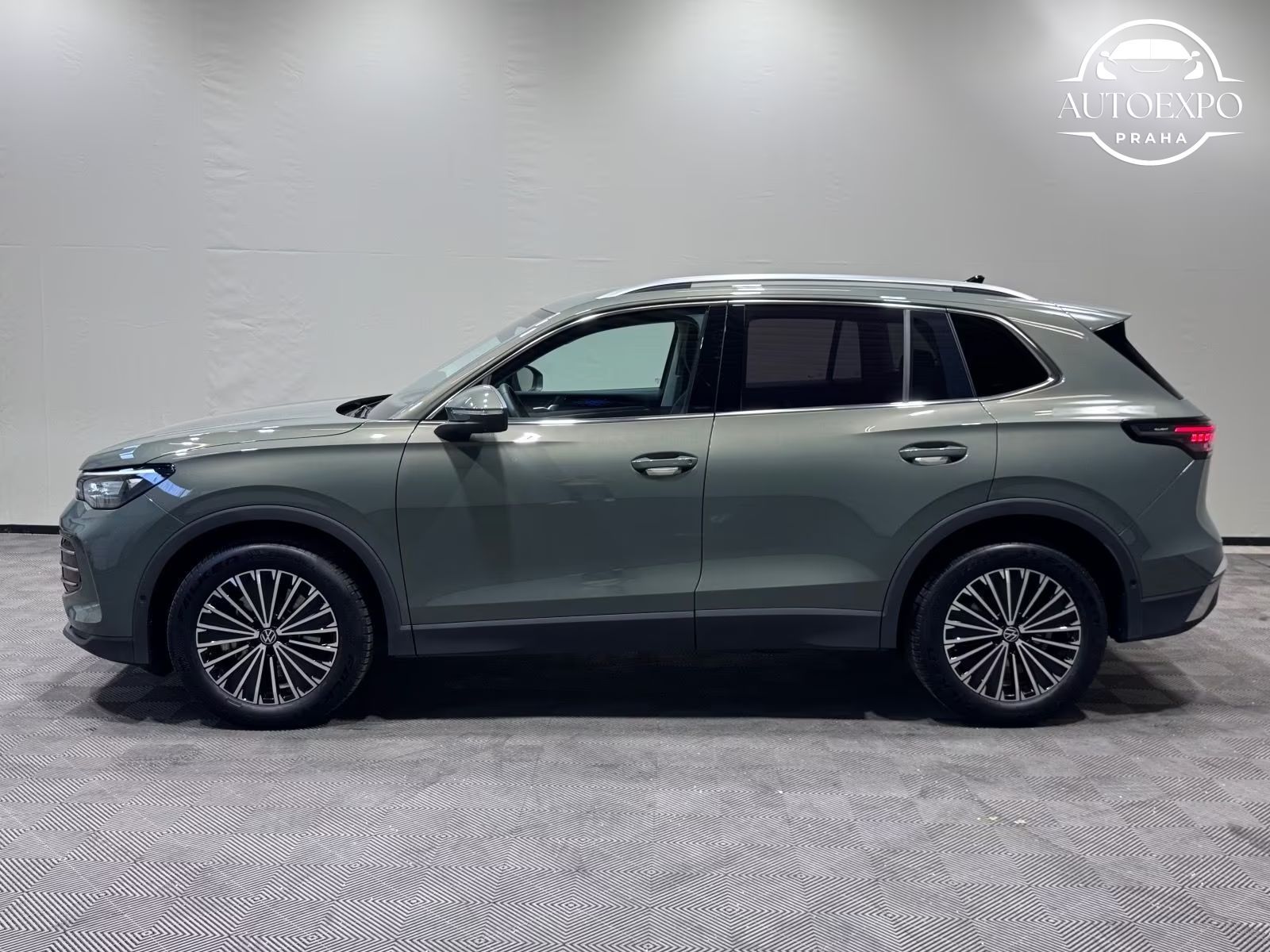 Volkswagen Tiguan, Elegance 2.0 TDI DSG - fotka 3