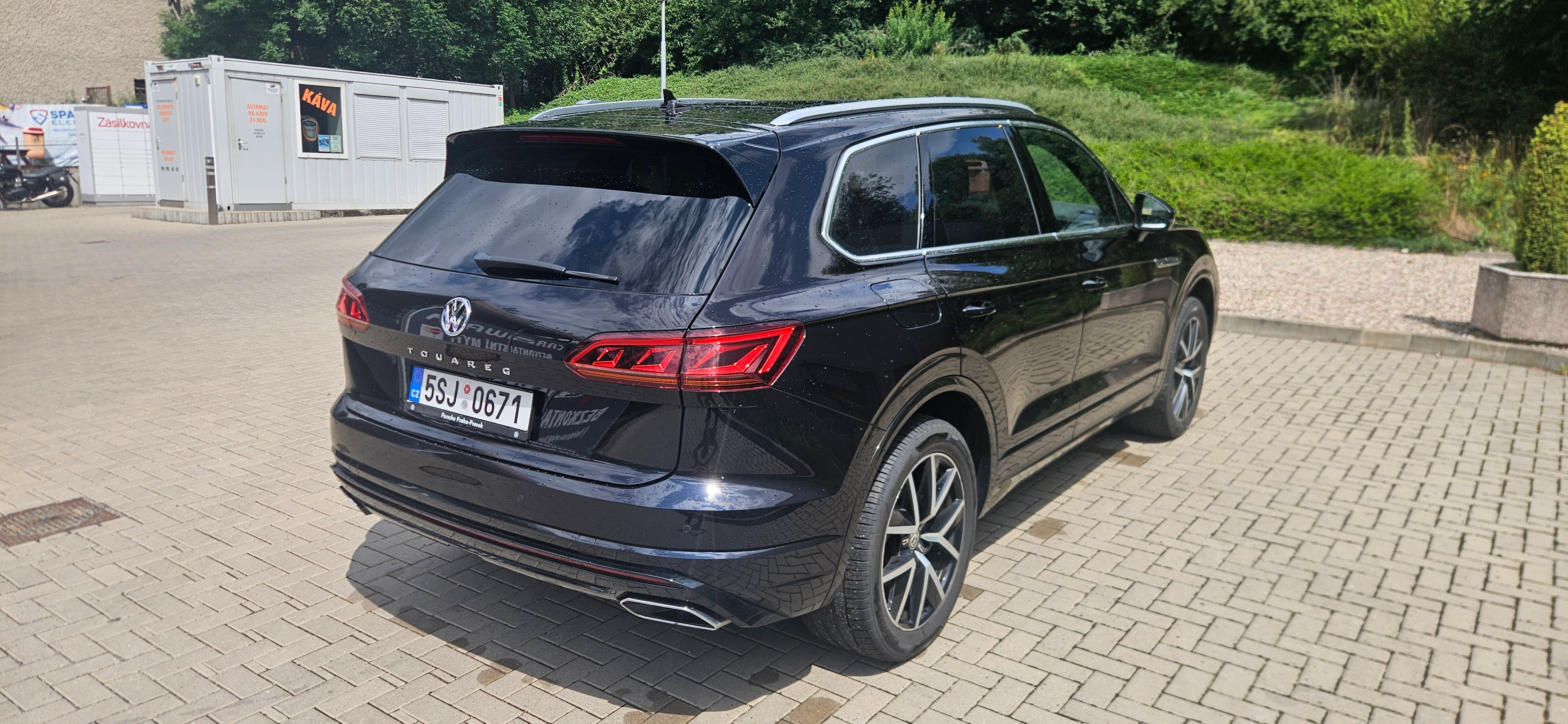 Volkswagen Touareg, 3.0TDi  R-LINE 4MOTION - DPH - fotka 4