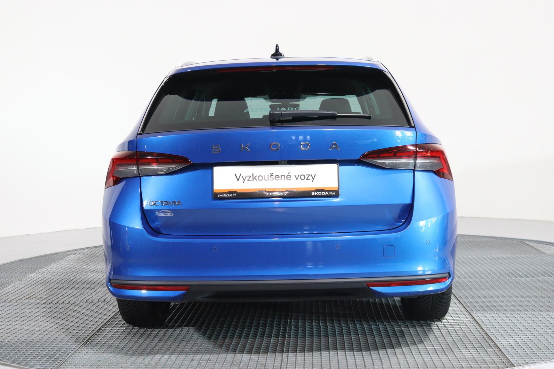 Škoda Octavia, COMBI TOP SELECTION 2,0 TDI DS - fotka 6