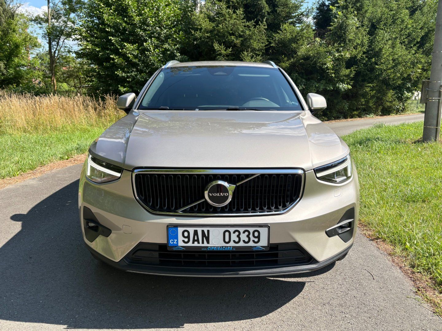 Volvo XC40, 2.0 145KW Aut Navi 1.CZ DPH - fotka 2