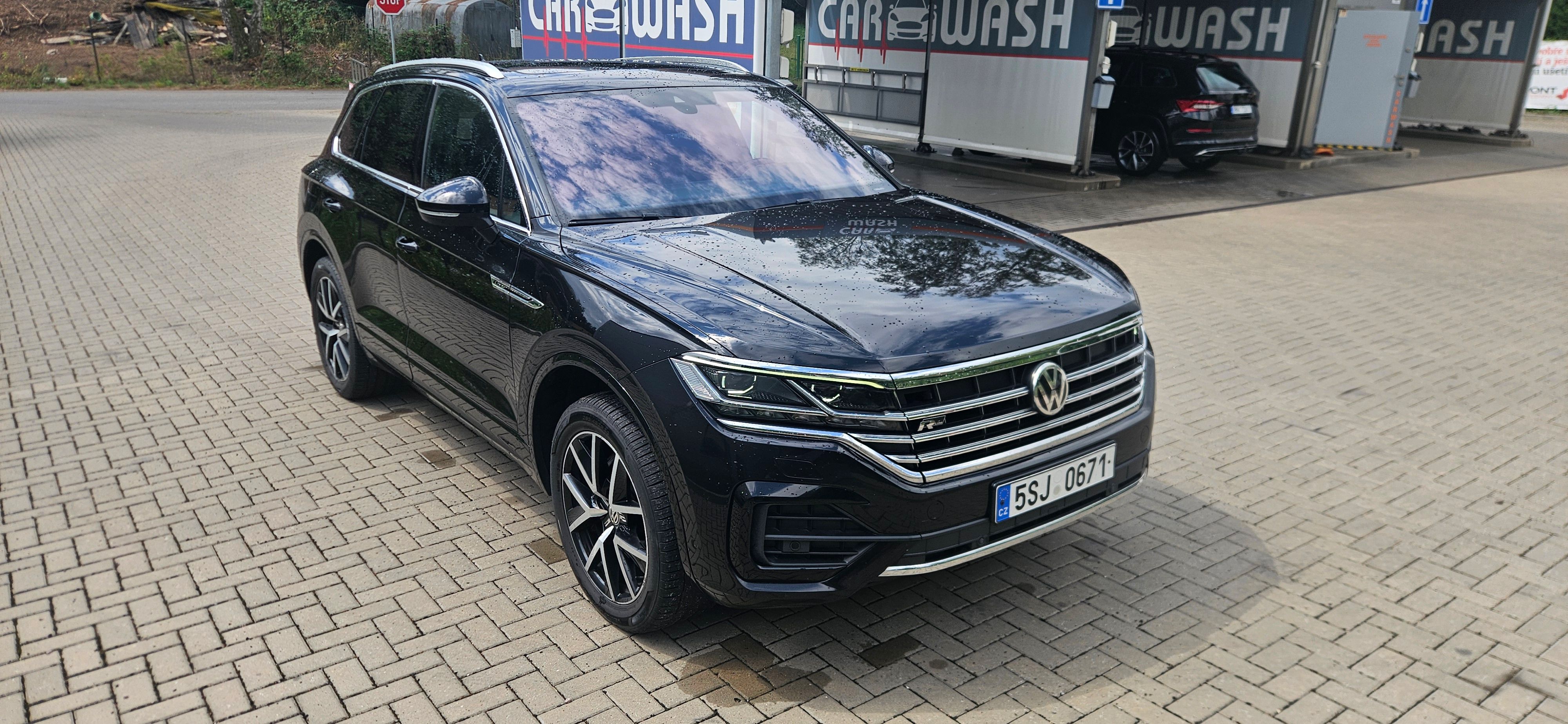 Volkswagen Touareg, 3.0TDi  R-LINE 4MOTION - DPH - fotka 2