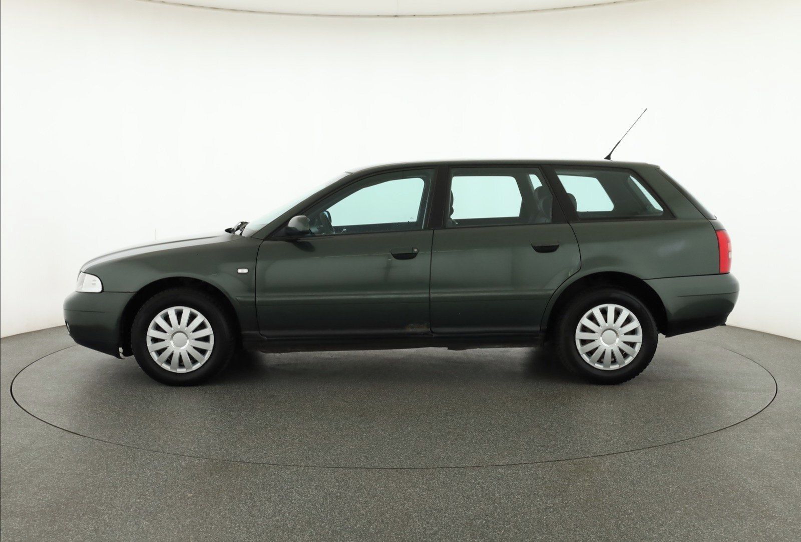 Audi A4, 1.9 TDI, Tažné, Klima - fotka 3