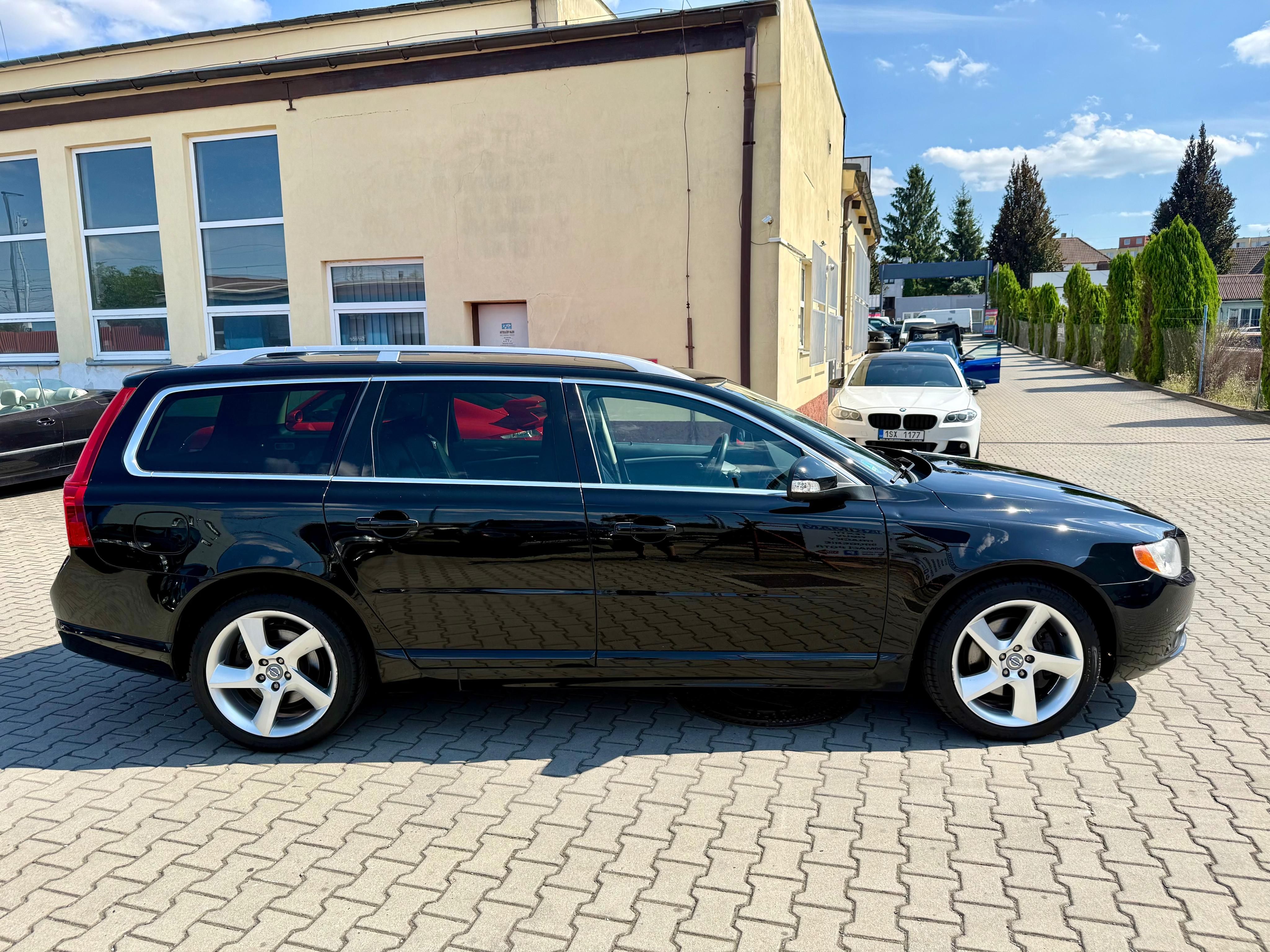 Volvo V70, 2.4 D5 Summum, ventilace, D - fotka 4