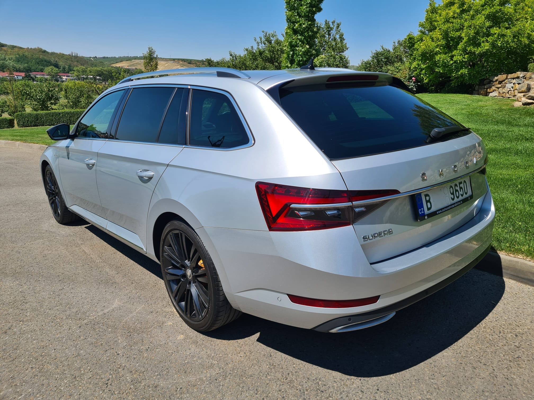 Škoda Superb, 2.0 TDi Laurin & Klement DSG - fotka 5