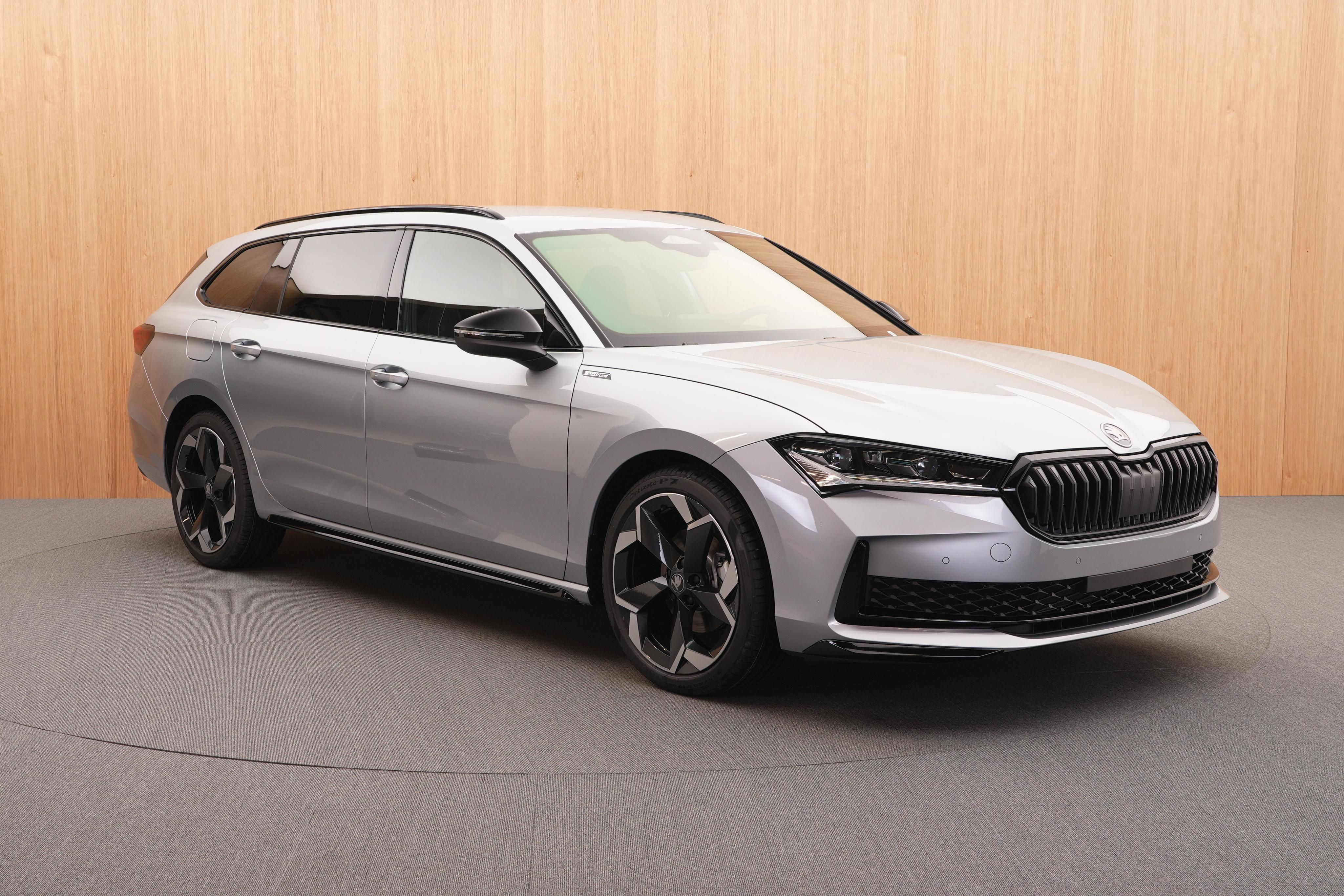 Škoda Superb, Sportline 2.0 TDI DSG - fotka 6