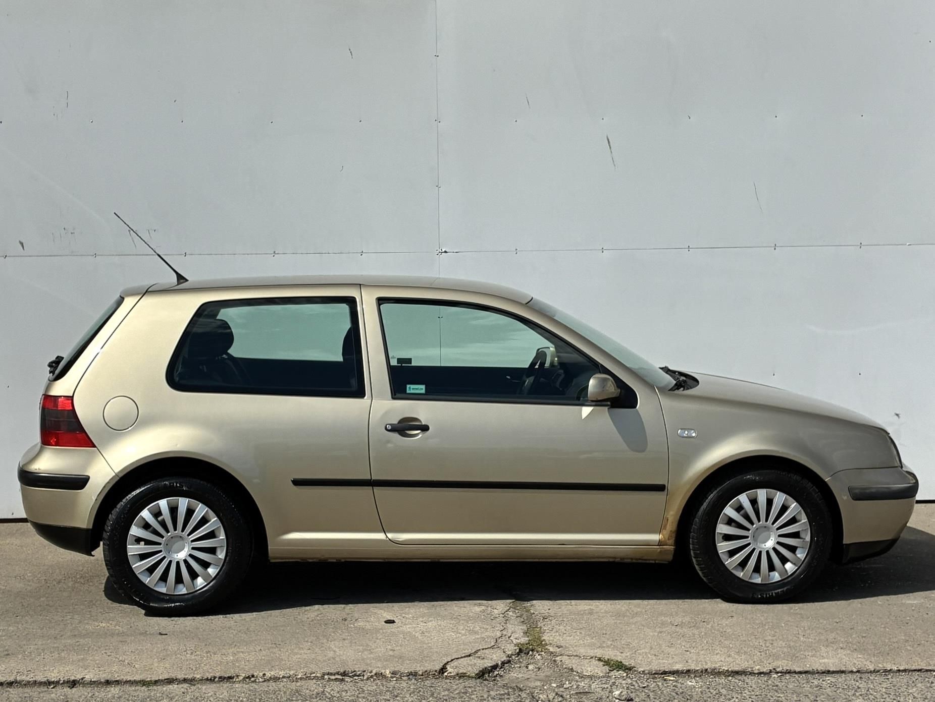 Volkswagen Golf, 1.6 16V 77kW - fotka 3
