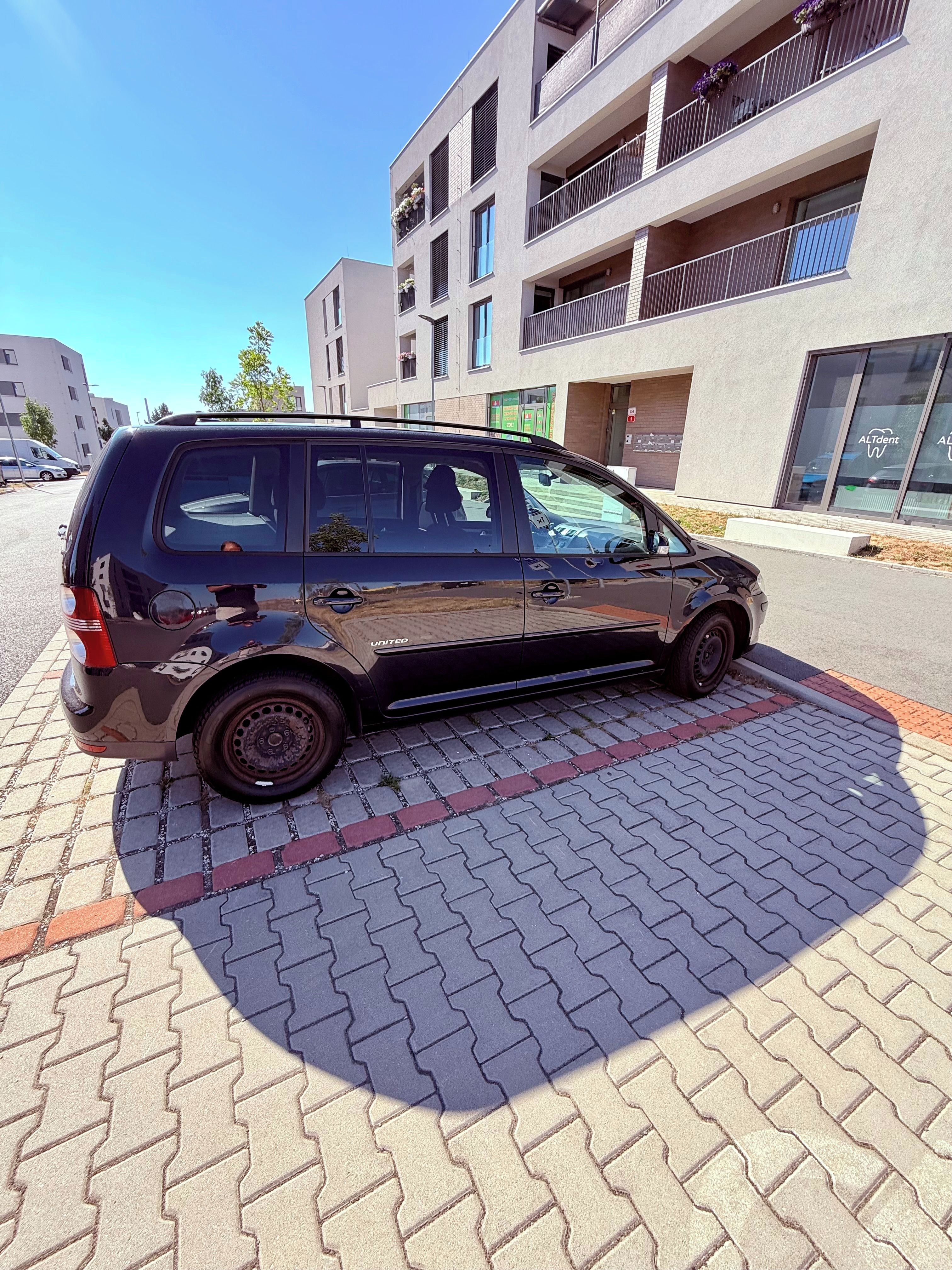 Volkswagen Touran, 2.0 TDI, STK 07/2028 - fotka 4
