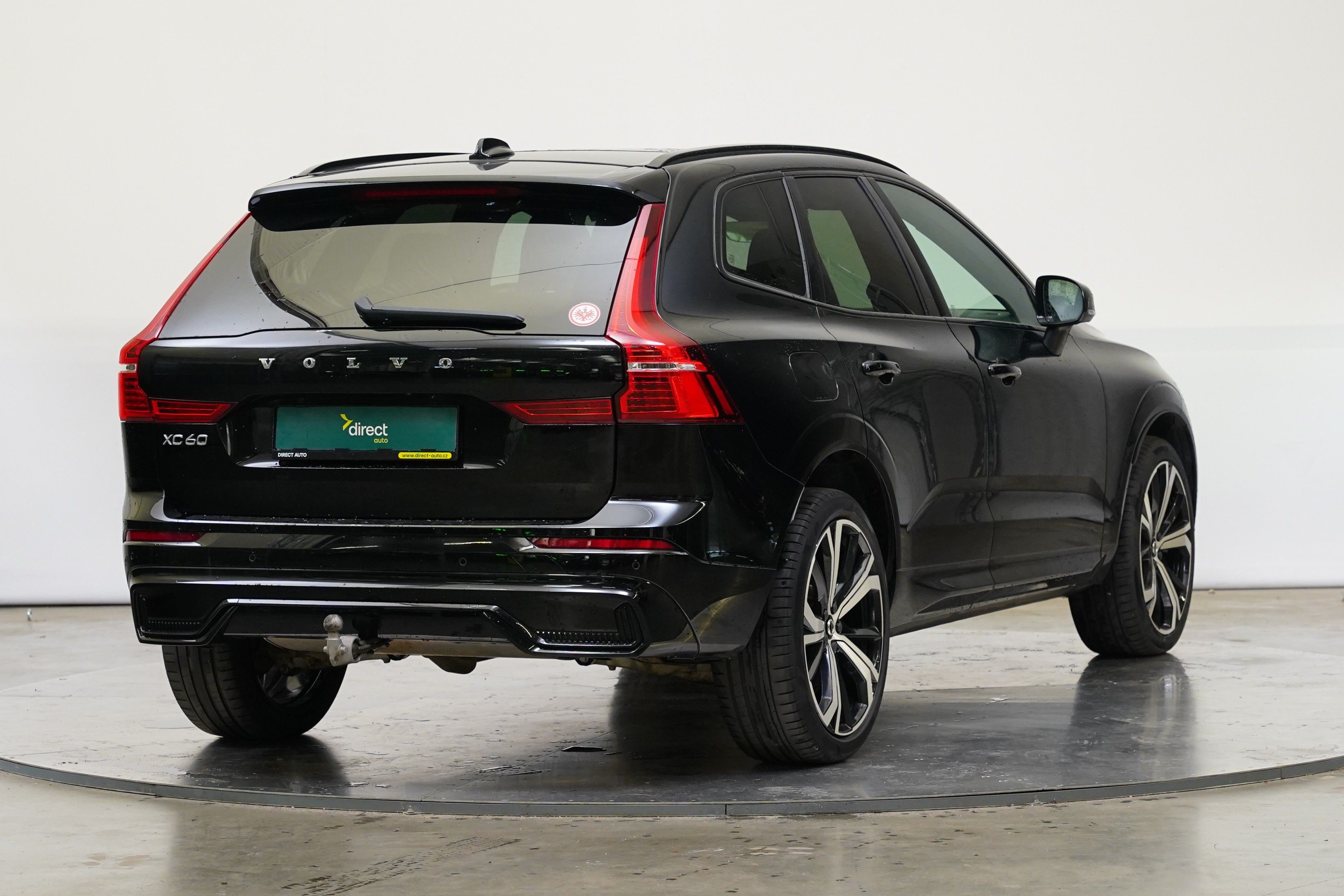 Volvo XC60, B4 145 kW AWD R-Design - fotka 2