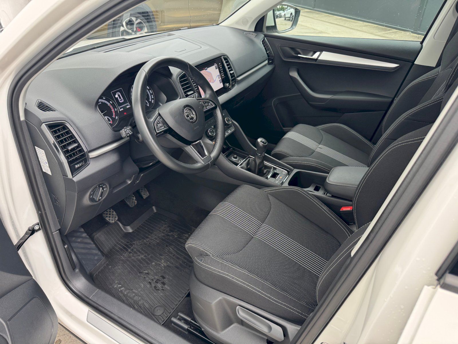 Škoda Karoq, 1.0 TSI 85 kW Ambition Plus - fotka 6