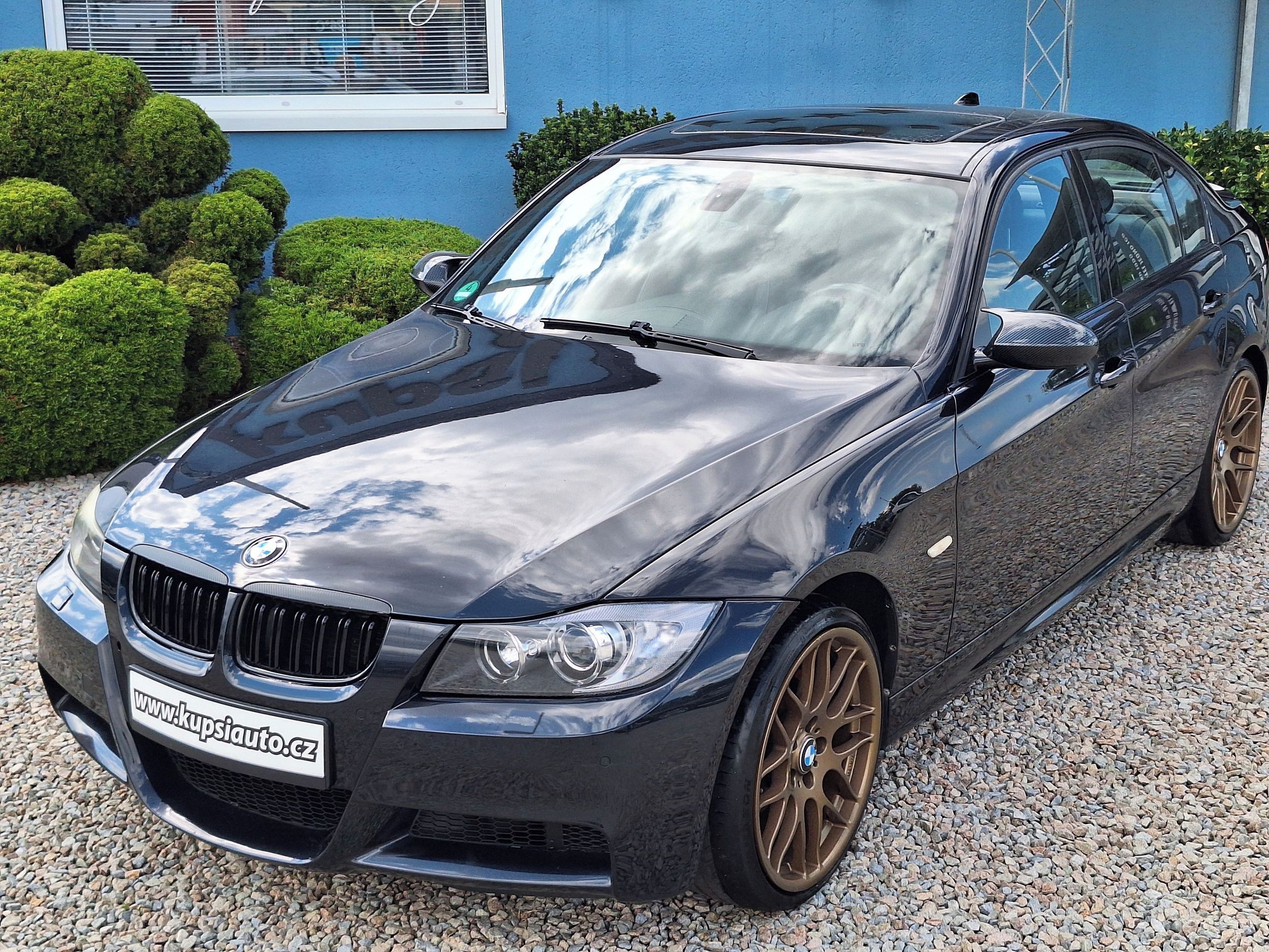 BMW Řada 3, 320si EXTRA VÝBAVA - fotka 2