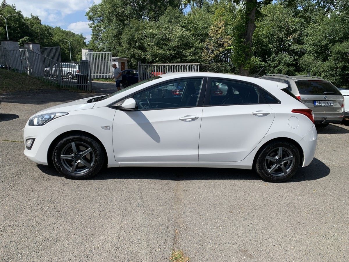 Hyundai i30, 1,4 i, ČR - fotka 5