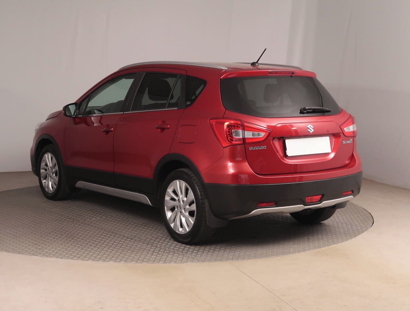 Suzuki SX4 S-Cross, 1.4 BoosterJet, ČR,1.maj - fotka 4