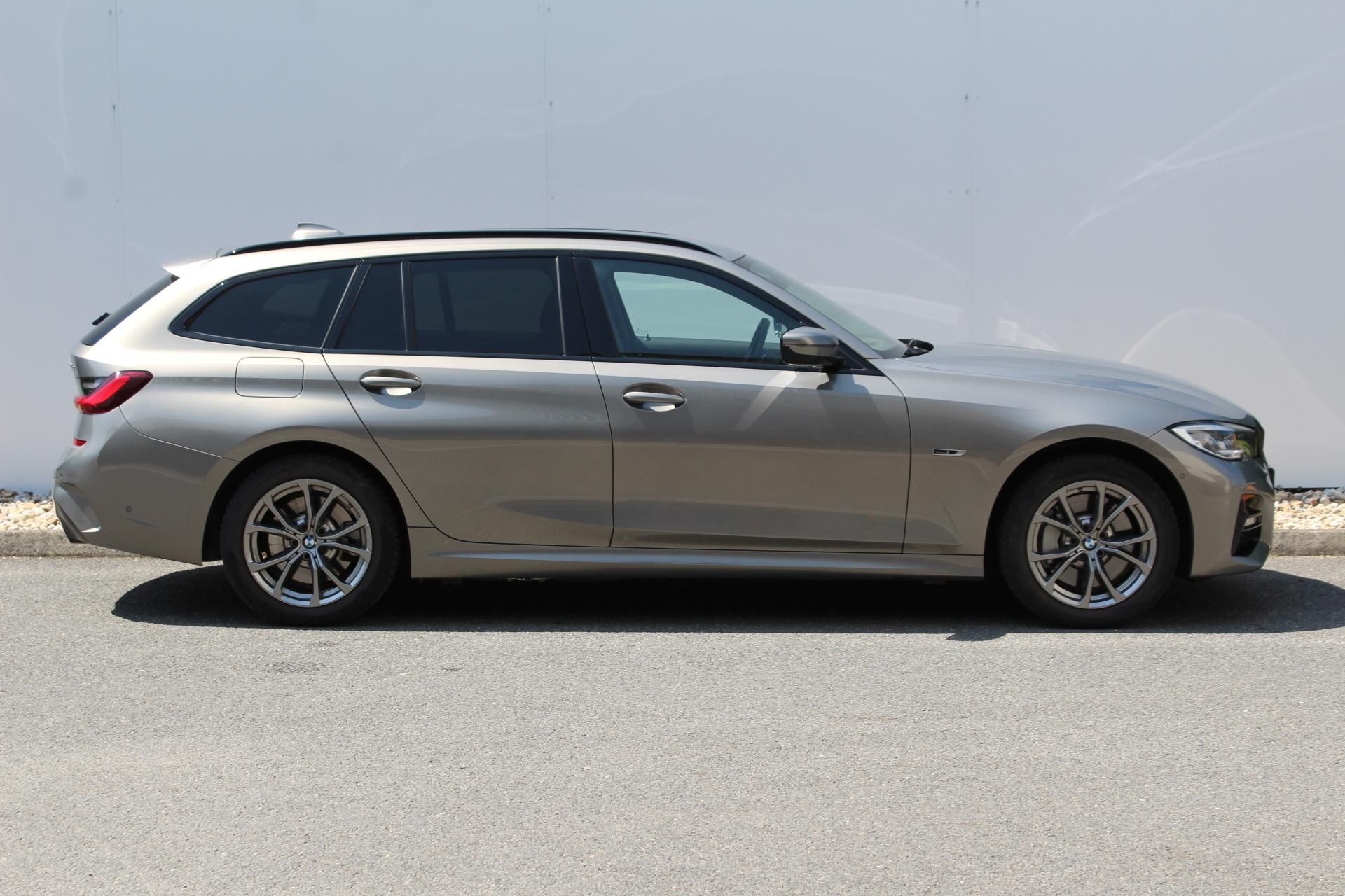 BMW Řada 3, xDrive Touring - fotka 3