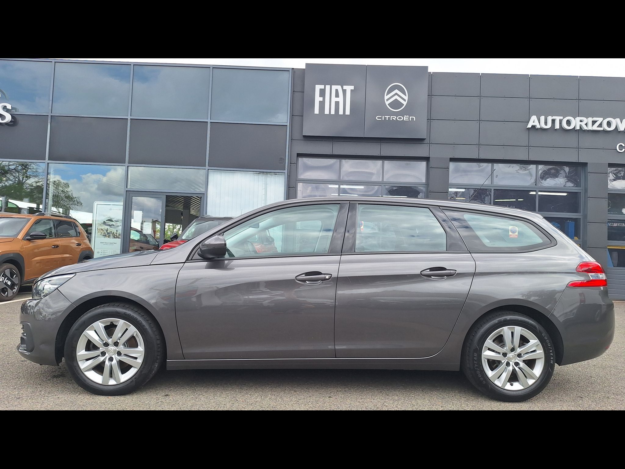 Peugeot 308, 1.2 130k ZÁRUKA SERVIS - fotka 4