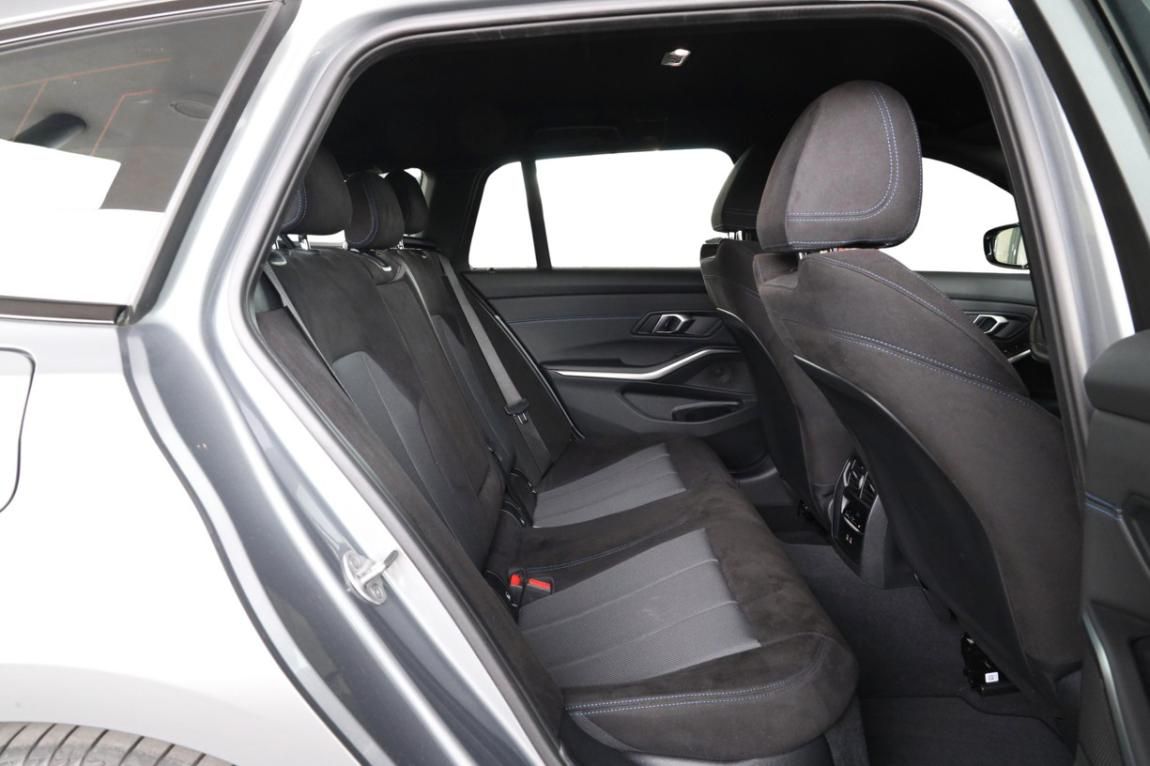 BMW Řada 3, 330i xDrive Touring - fotka 6
