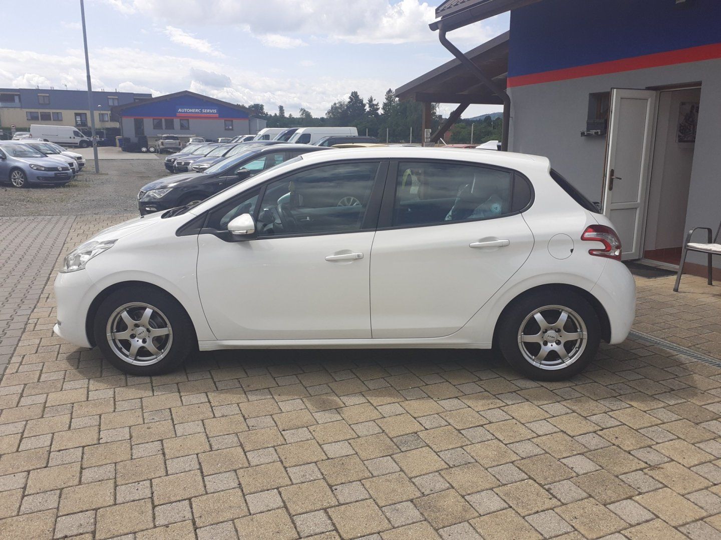 Peugeot 208, 1.0  PT ,AC,TEMP. - fotka 6