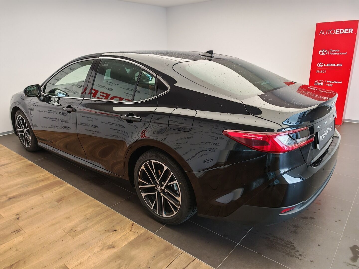 Toyota Camry, 2.5 Hybrid Executive - fotka 6