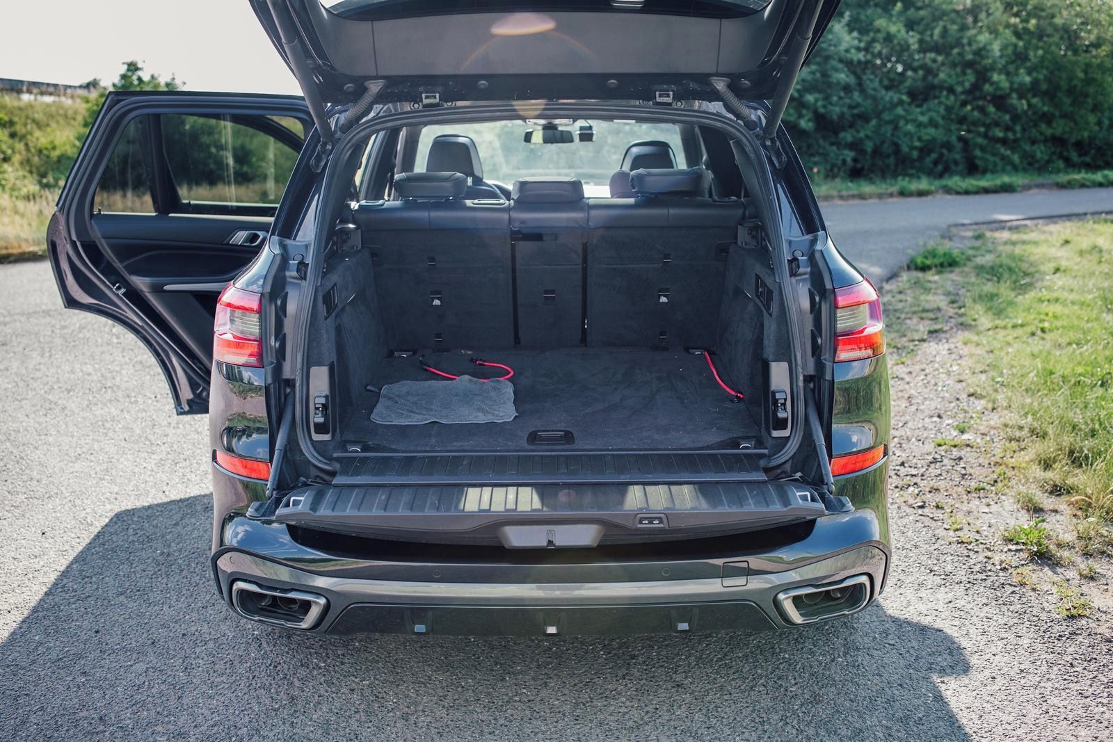 BMW X5, M50i, H&K, laser, pano, vzduch - fotka 6
