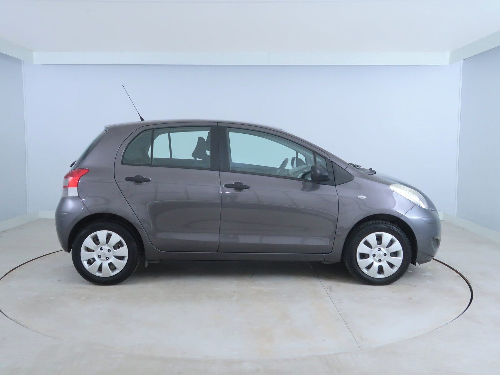 Toyota Yaris, 1.0 VVT-i, Klima, El. okna - fotka 6