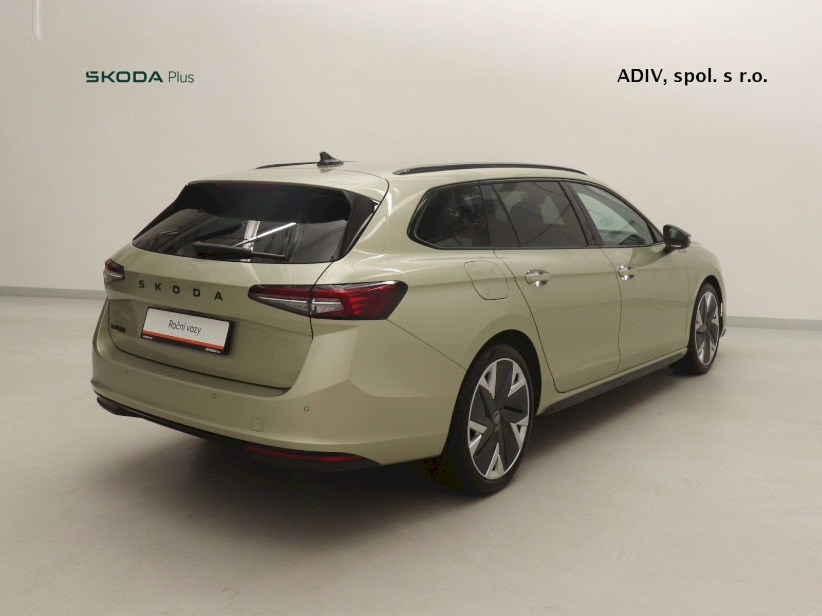 Škoda Superb, Combi DSG 2.0 TDI 110 kW Sport - fotka 2