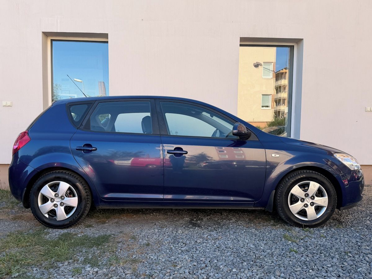 Kia Cee´d, 2.0i 105kW, po 1. maj v CZ - fotka 6