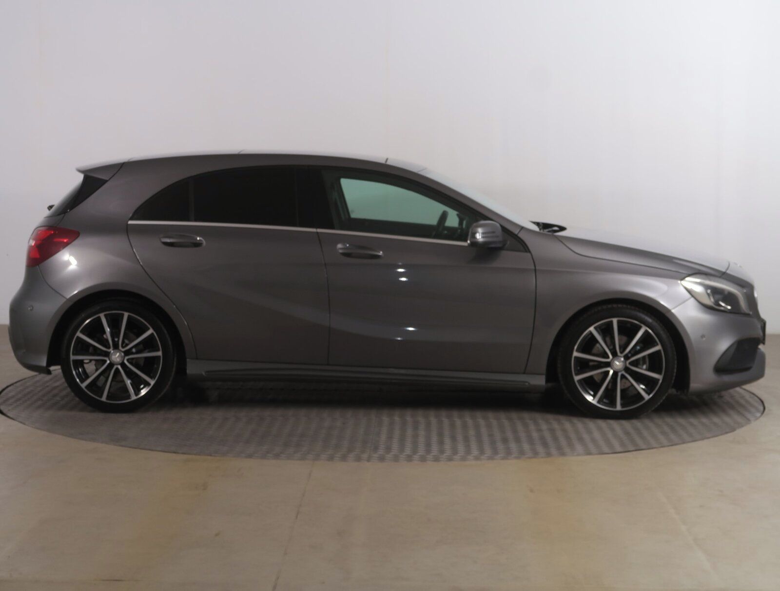 Mercedes-Benz Třídy A, 180, Kůže, Klima, Tempomat - fotka 6