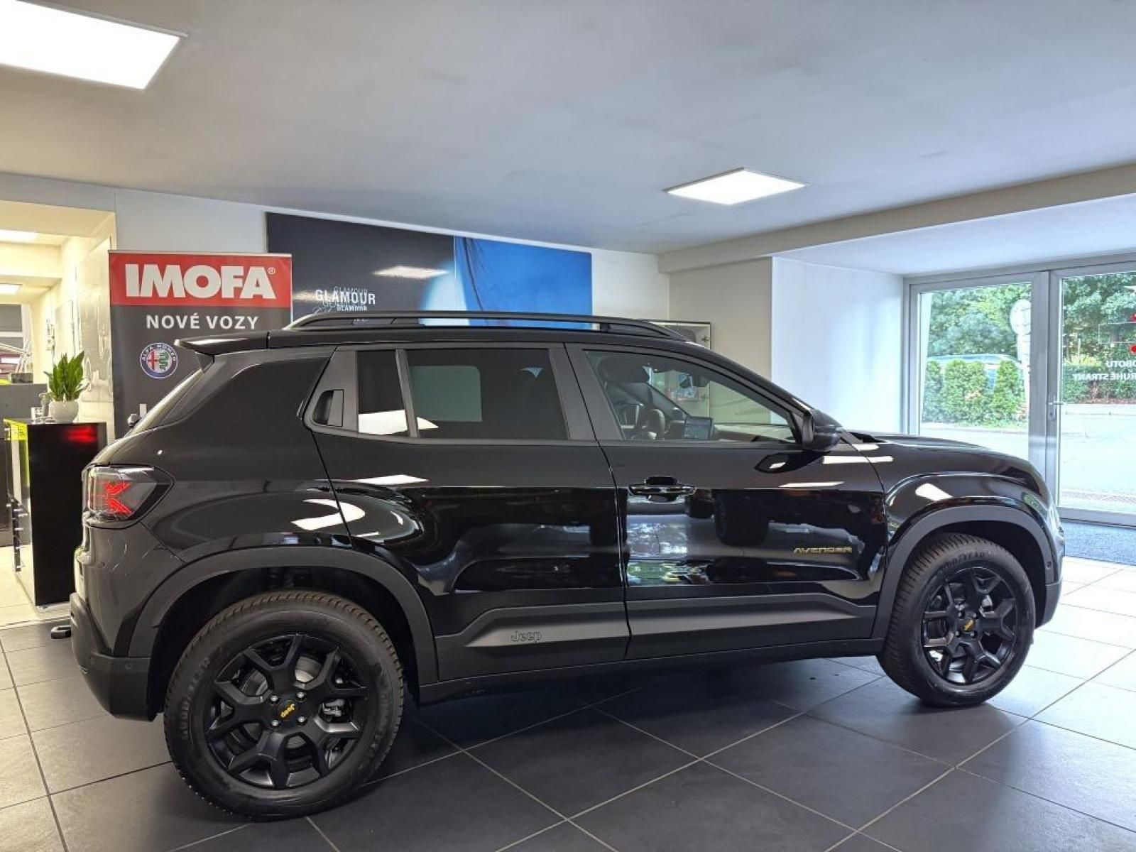 Jeep Avenger, 1.2 T e-hybrid AT 145k 4xe - fotka 4