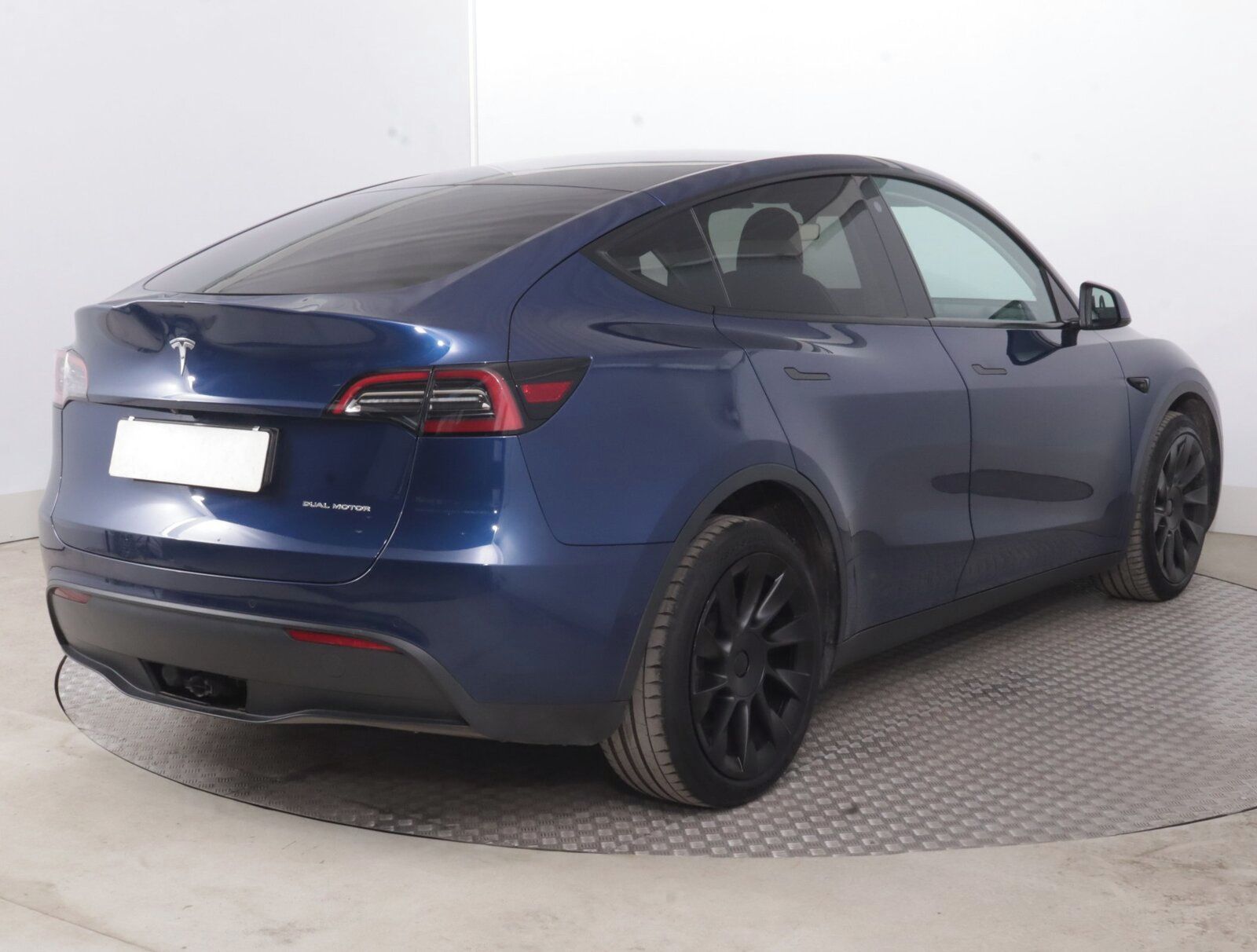 Tesla Model Y, Long Range AWD 79kWh, SoH 90% - fotka 5