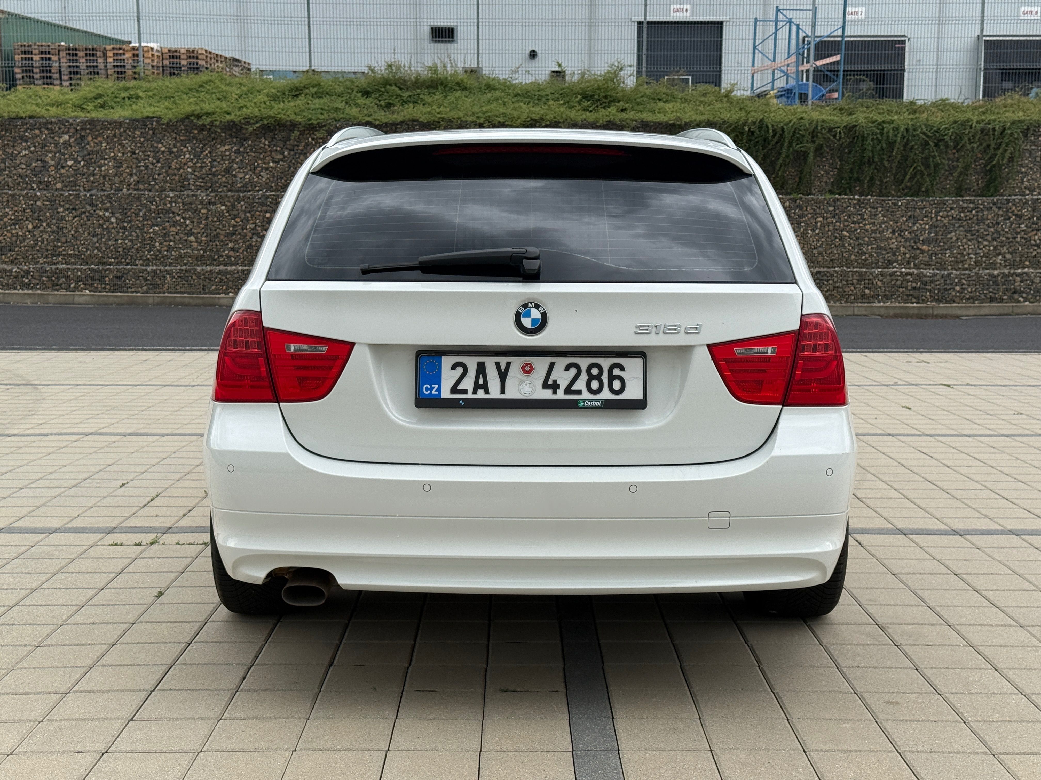 BMW Řada 3, 318D - fotka 5