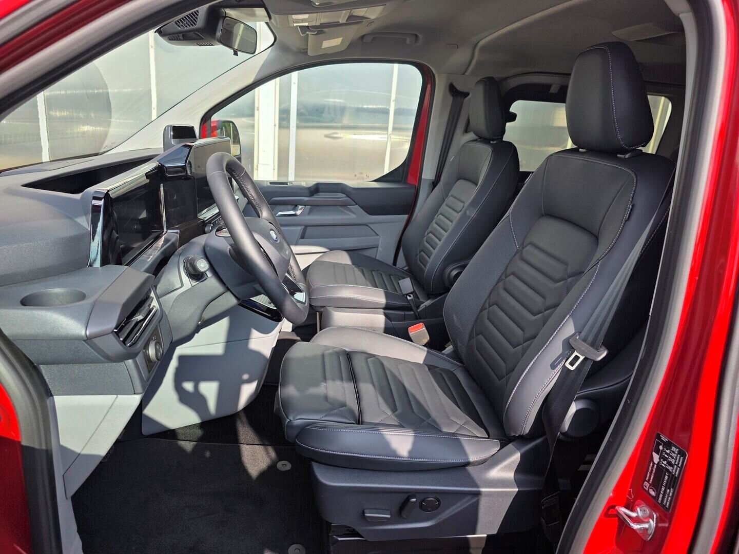 Ford Tourneo Custom, 2,5 Duratec Hybrid (PHEV) 171 - fotka 6