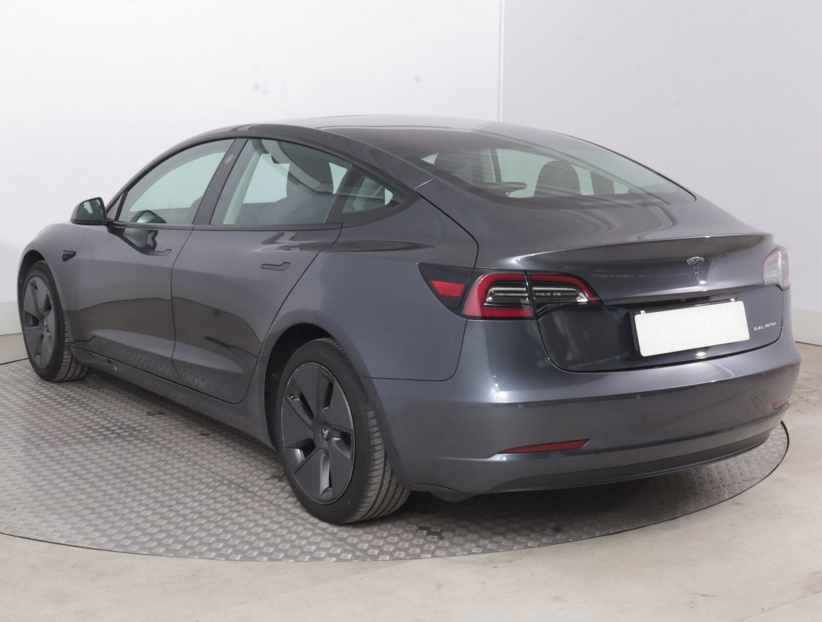 Tesla Model 3, Long Range 4WD 82kWh, SoH 82% - fotka 4