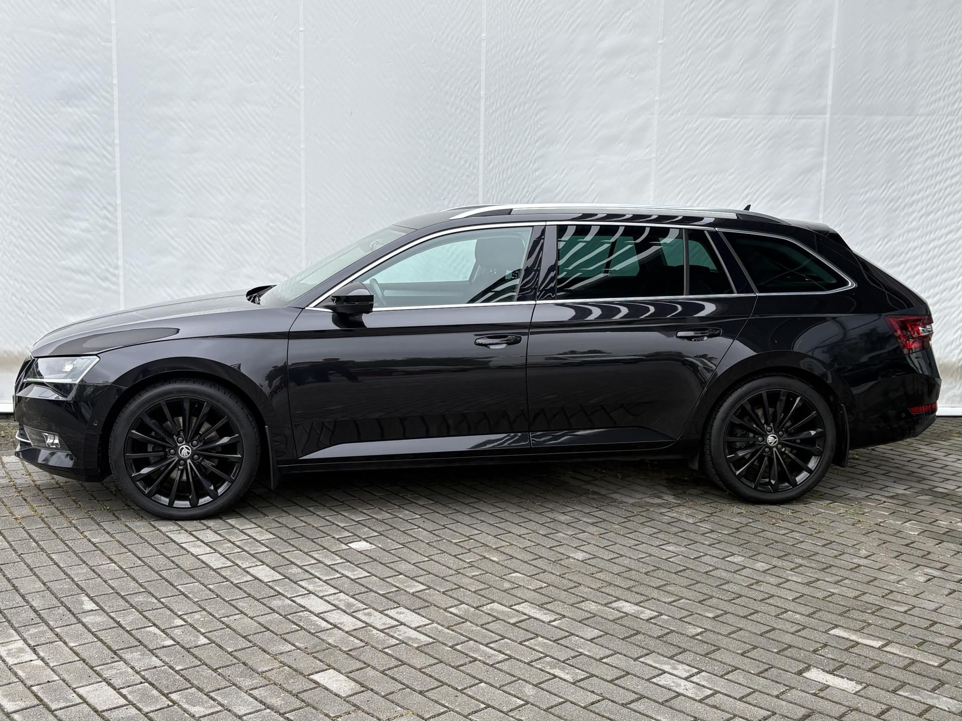 Škoda Superb, Combi 1.6 TDI STYLE 88 kW M6F - fotka 3