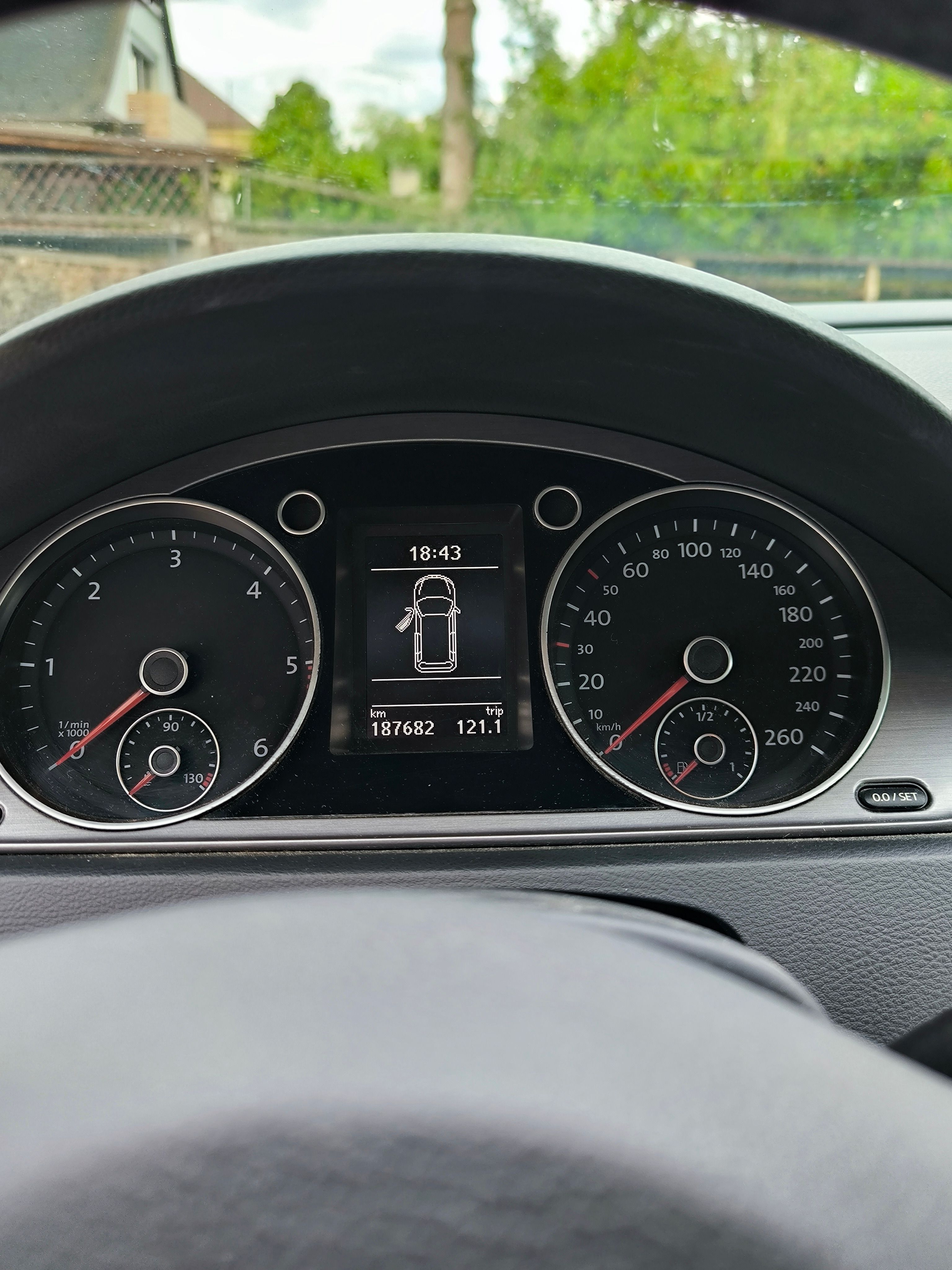 Volkswagen Passat, nebourané vozidlo + zimní sada - fotka 6