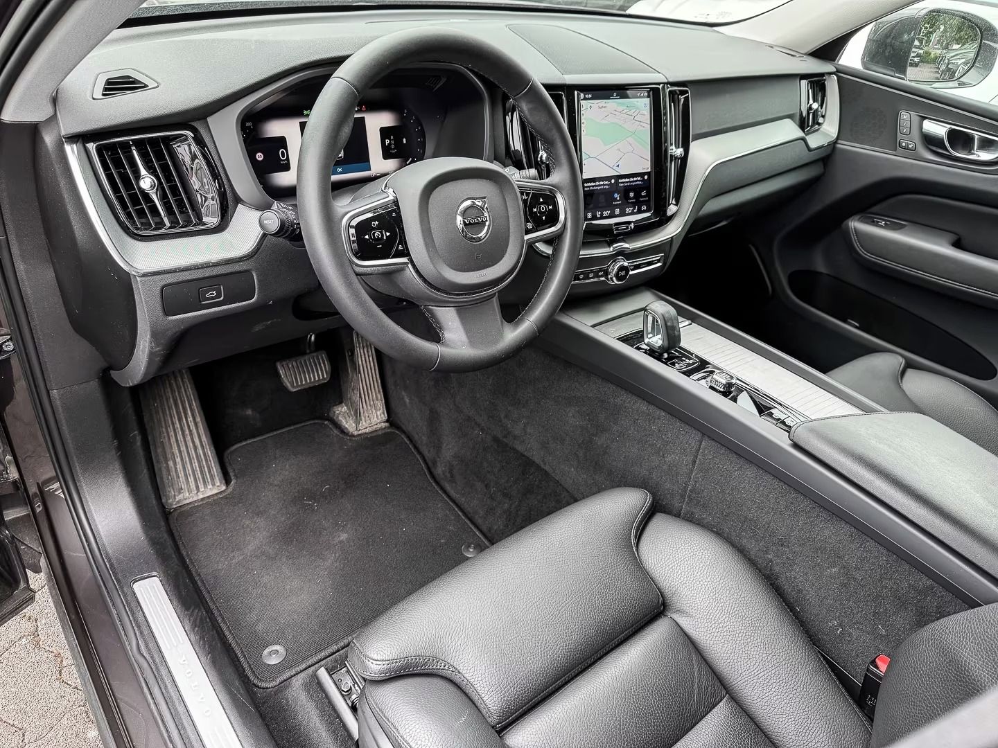 Volvo XC60, B4 2.0 Plus Bright 2WD*360°* - fotka 4