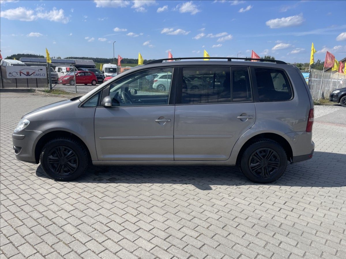 Volkswagen Touran, 1,9 TDi 77kw 6rychlostí Klimat - fotka 2