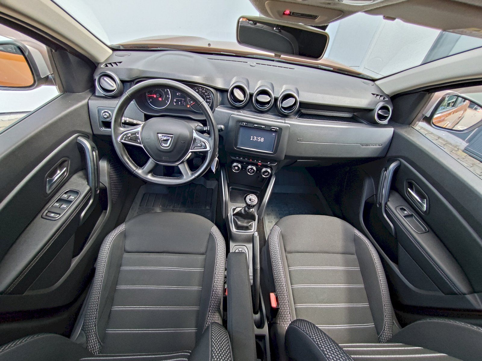 Dacia Duster, 1,6 16V 84kW/114PS !4x4! - fotka 5