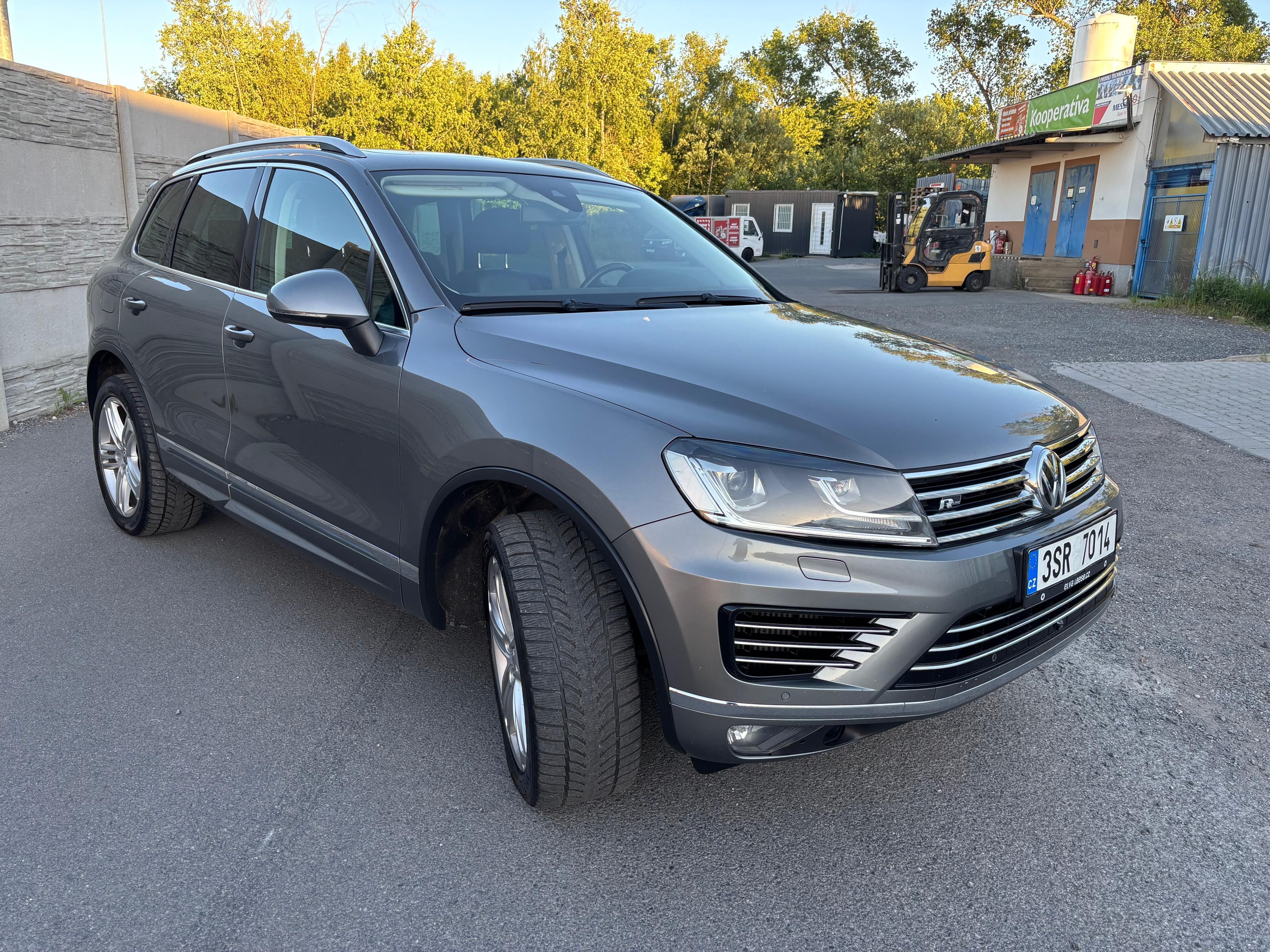 Volkswagen Touareg, R-line 3.0TDI 193KW MĚCHY DPH - fotka 6