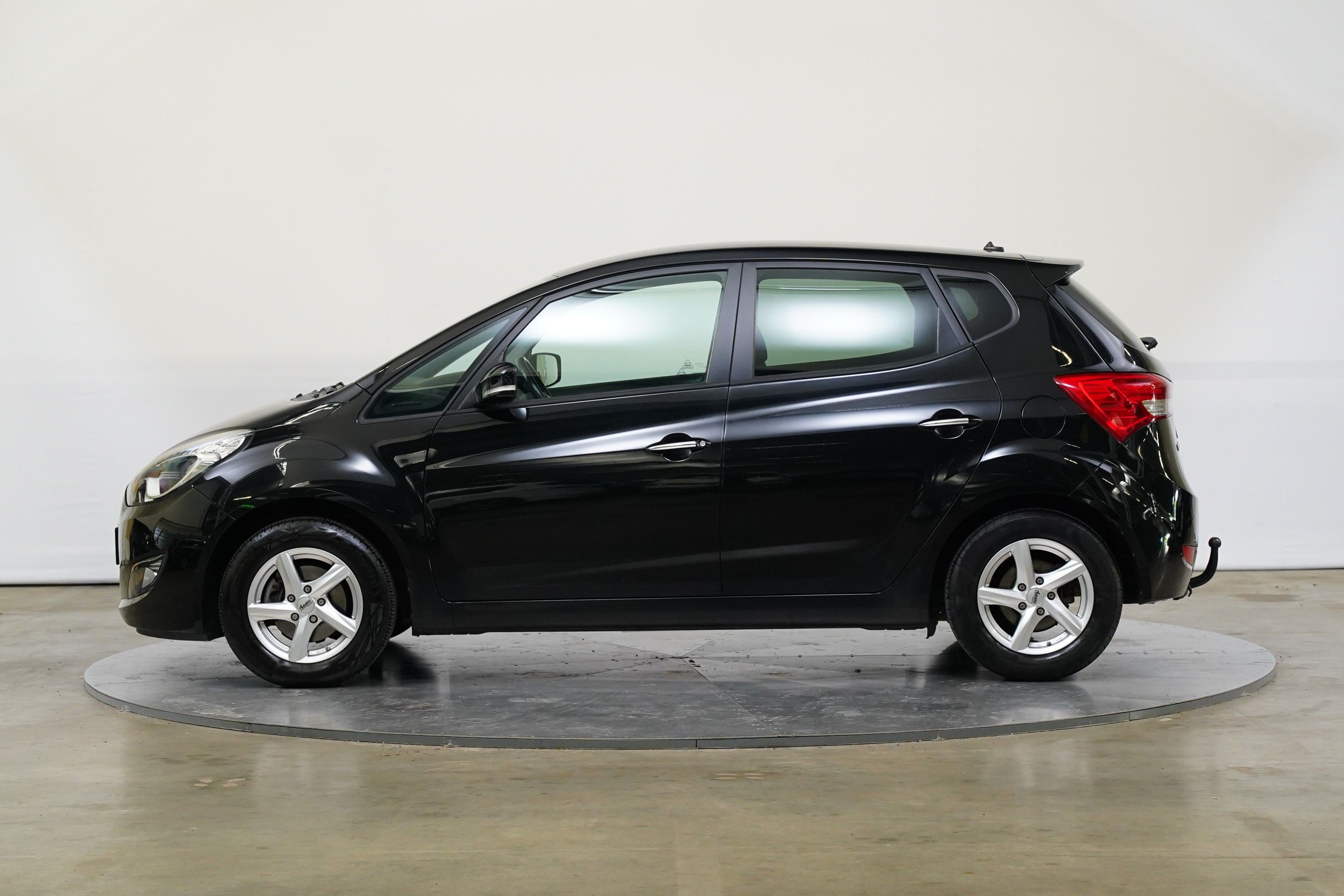 Hyundai ix20, 1.4 66 i kW Basis - fotka 3