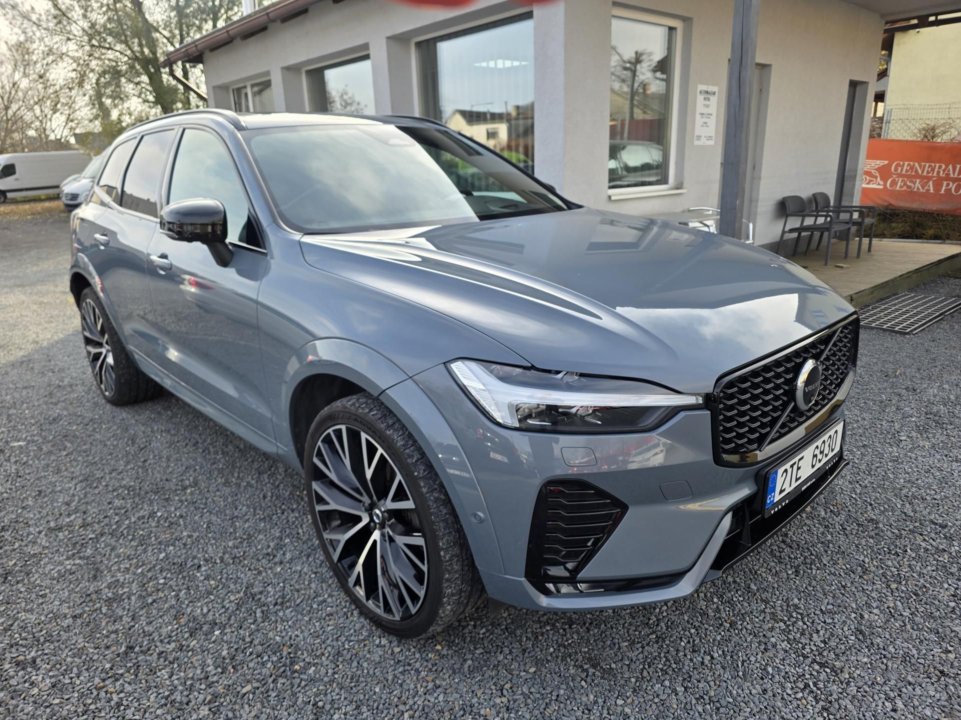 Volvo XC60, 2.0 D R-Designe Bowers&Wilkins - fotka 2