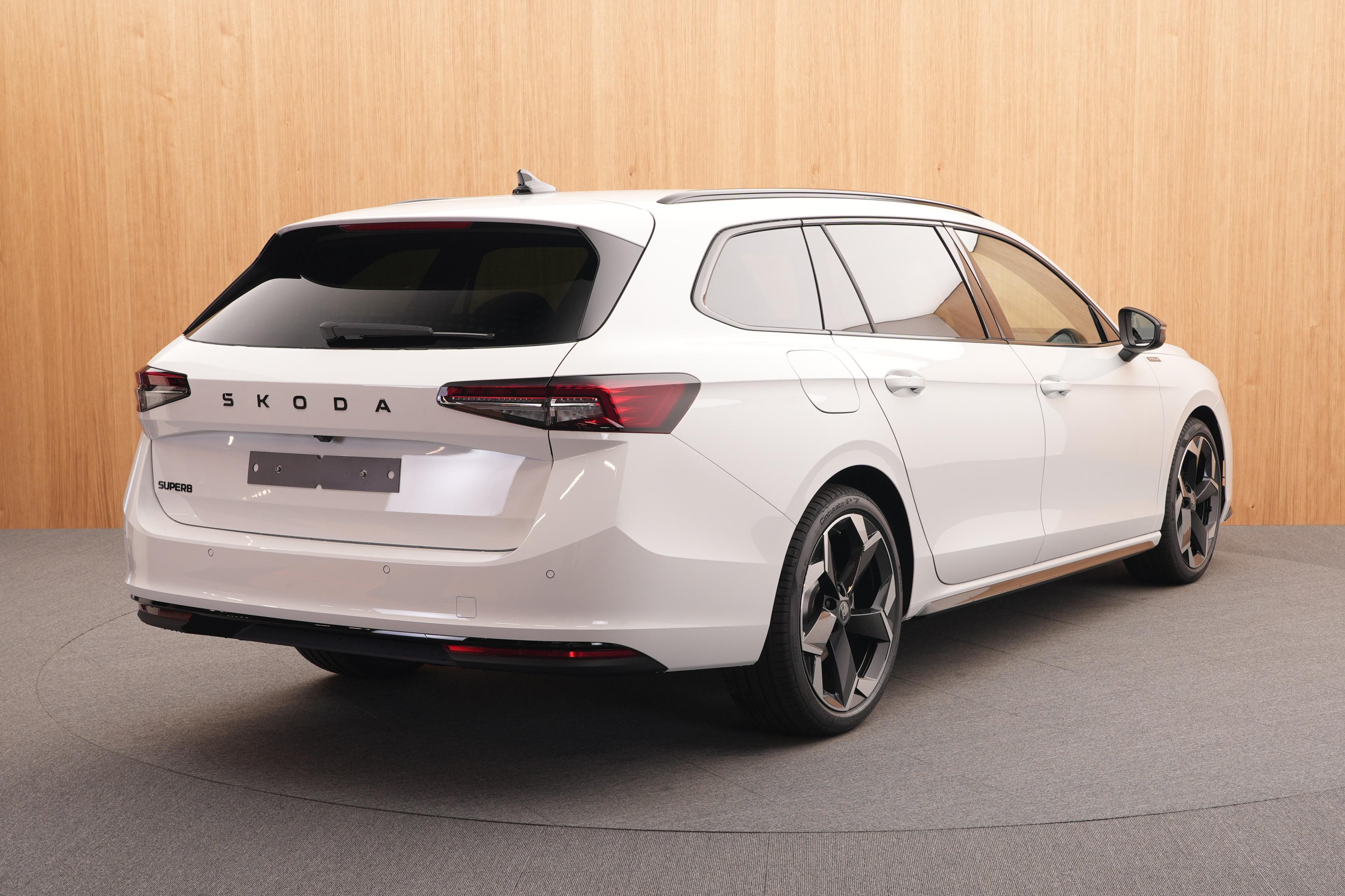 Škoda Superb, Sportline 2.0 TDI DSG - fotka 4