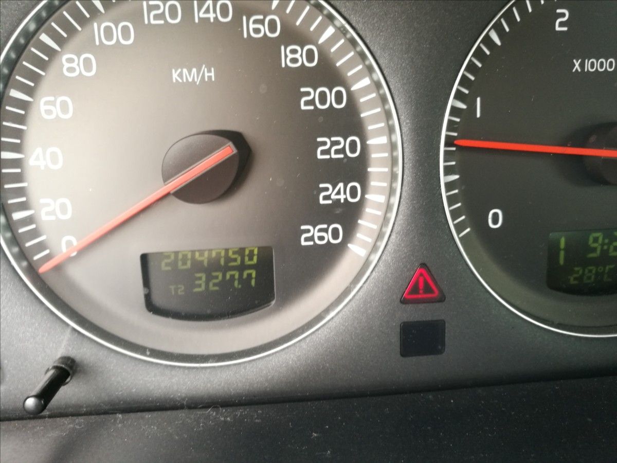 Volvo XC90, 2,4 D5 AWD - fotka 6